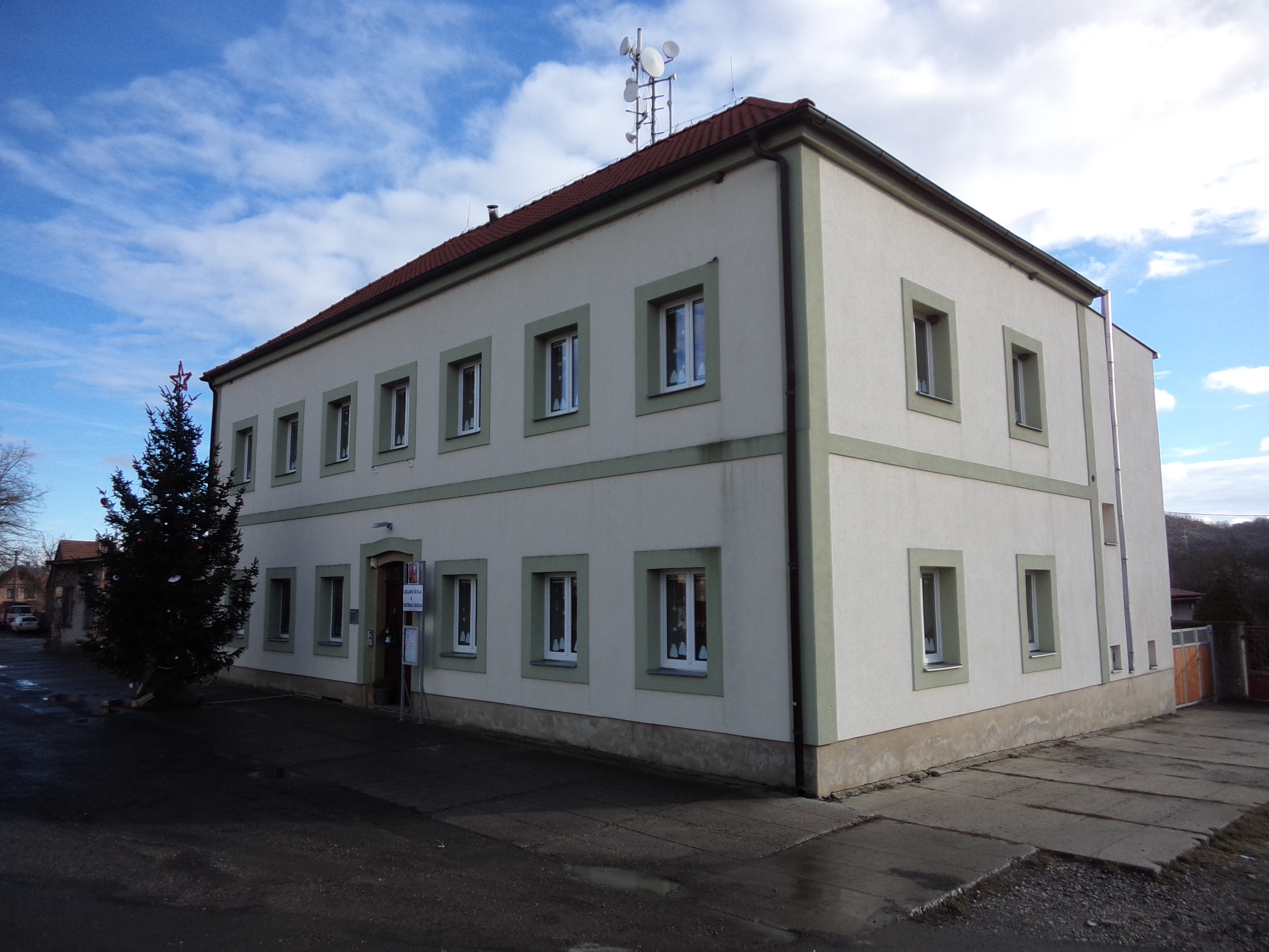 ZŠ a MŠ Vráž, Květnová