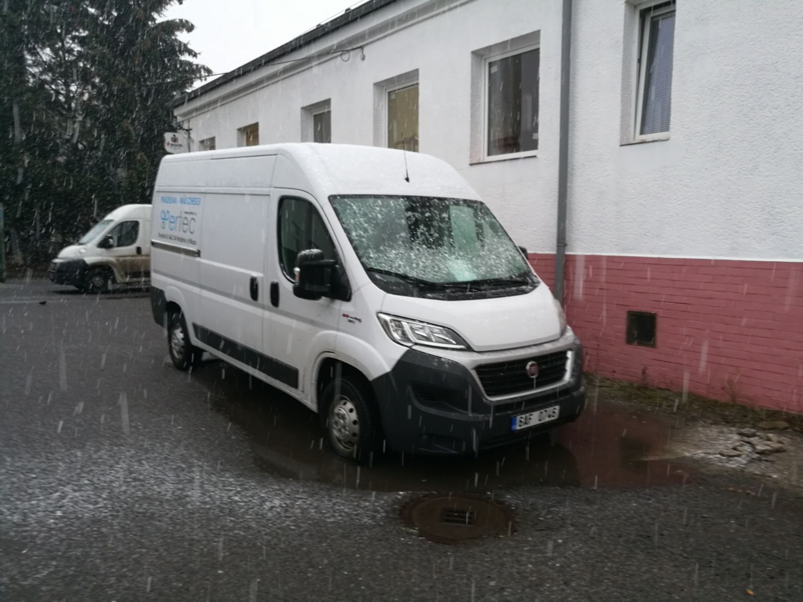 Pertec s.r.o. – Prací síla pro instituce i domácnosti foto 2