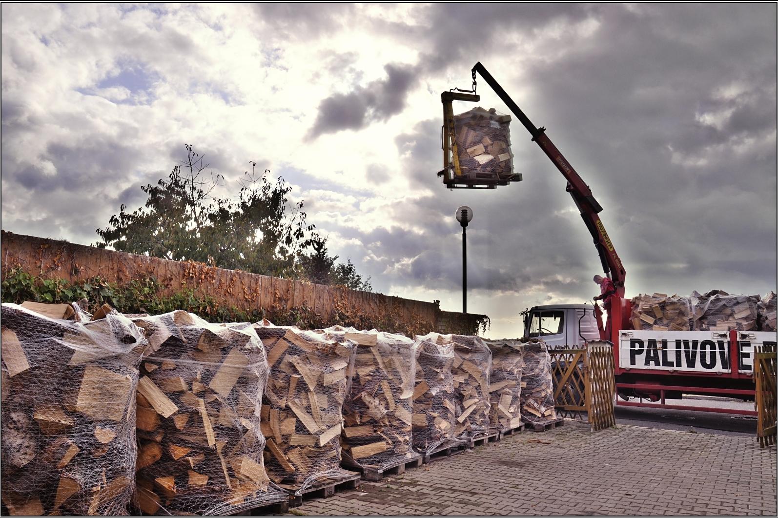 TOPTE DŘEVEM,s.r.o.