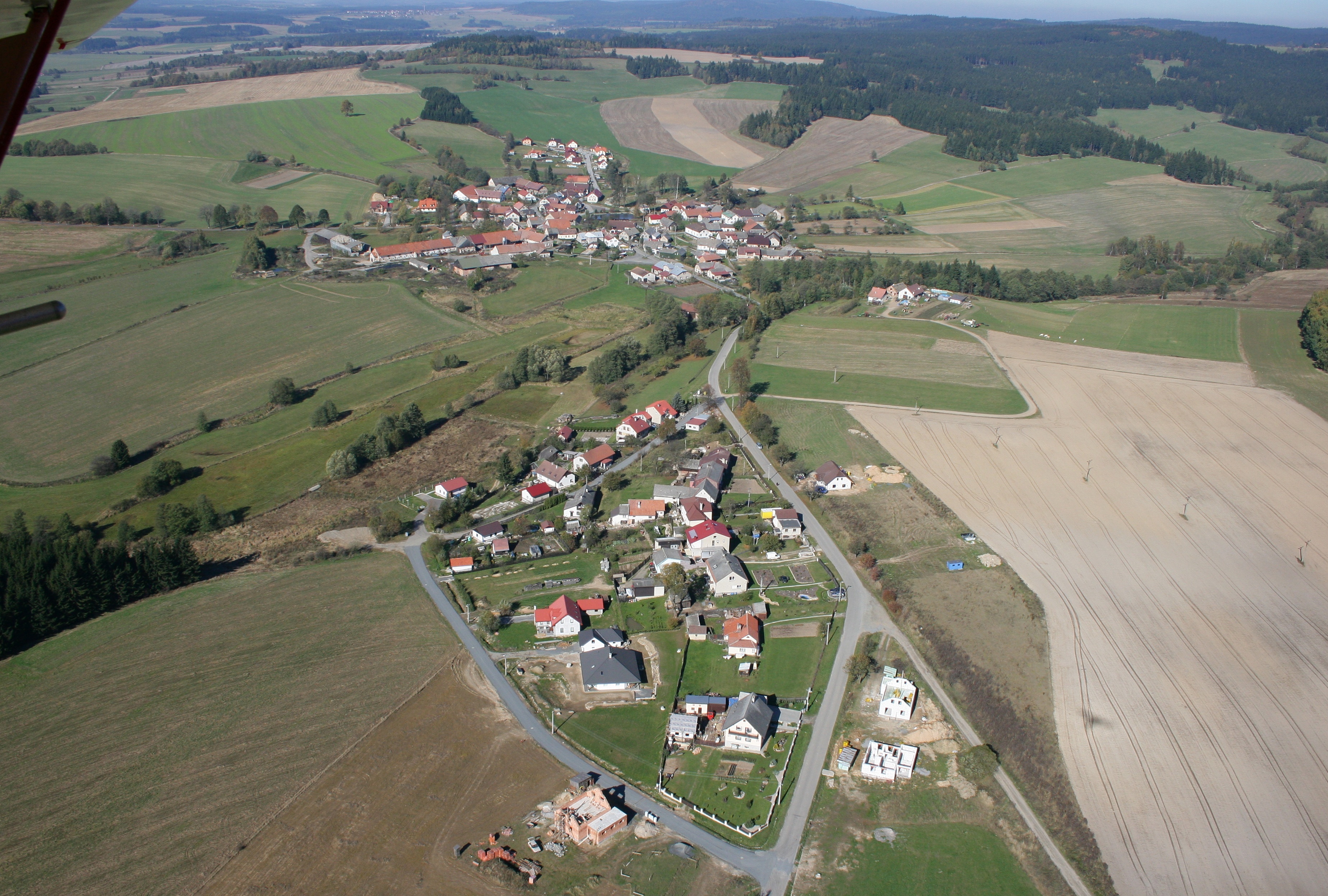 Lhotka - obecní úřad foto 2