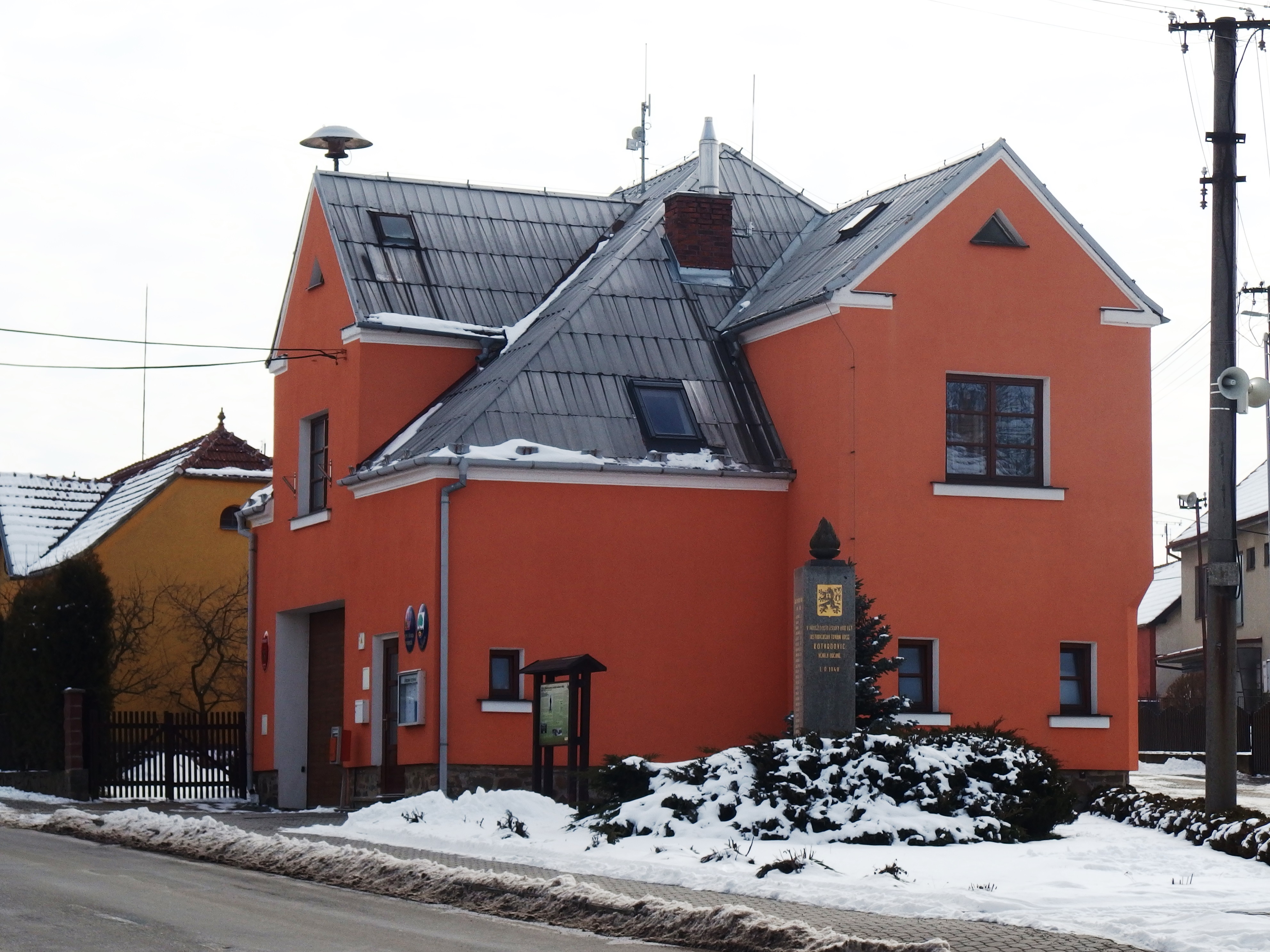 Kotvrdovice - obecní úřad foto 2