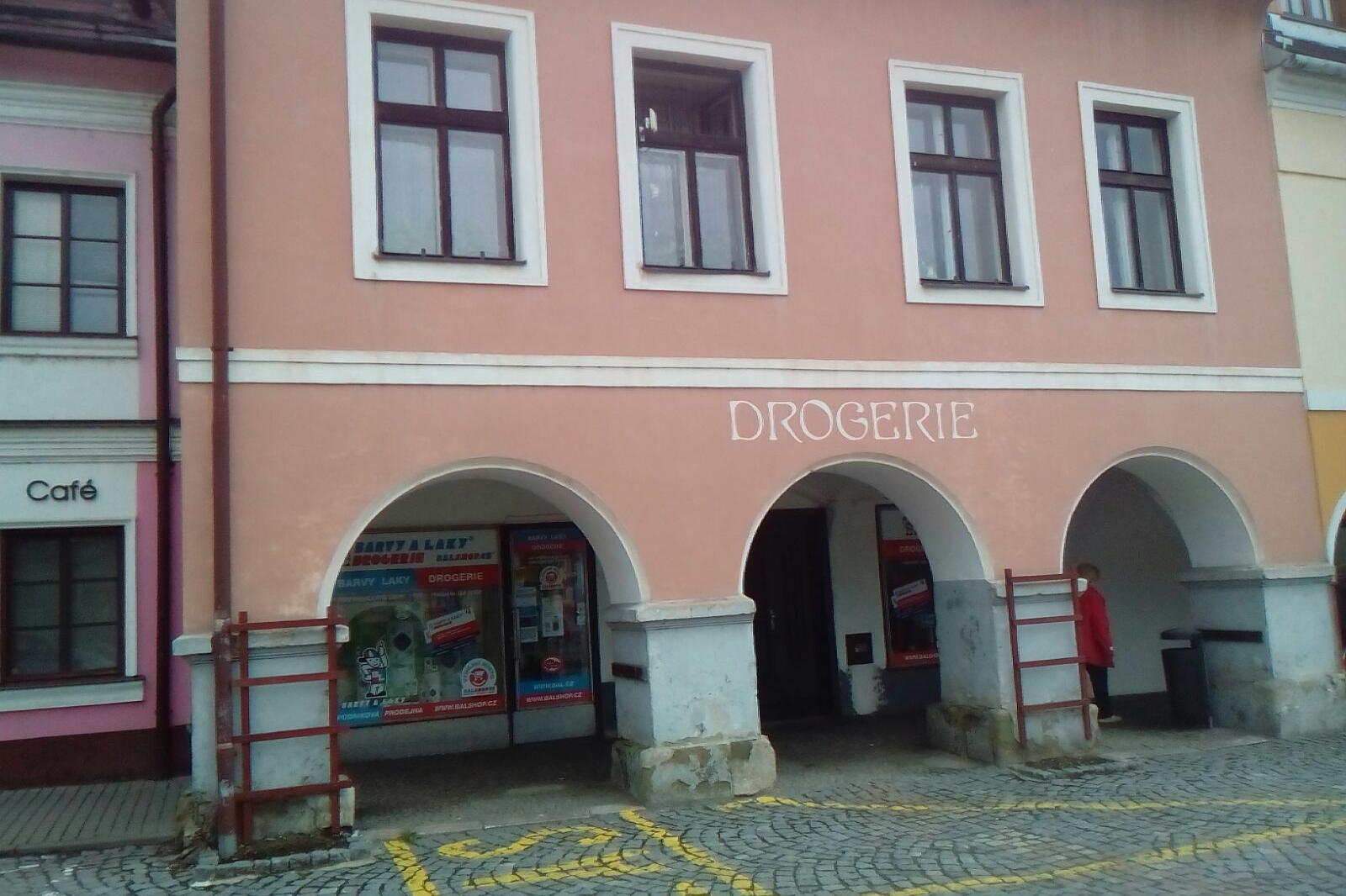 BARVY A LAKY DROGERIE