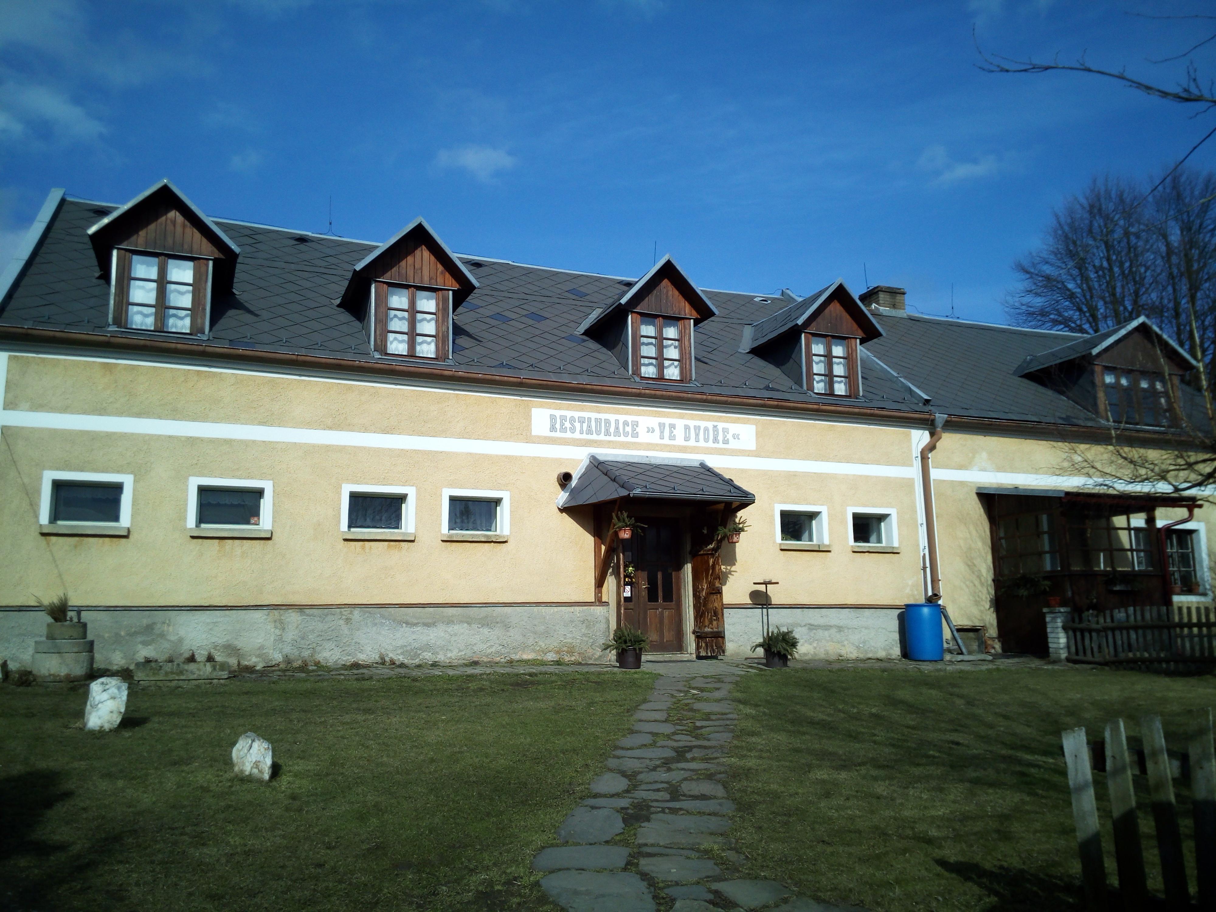 Restaurace Ve Dvoře foto 2