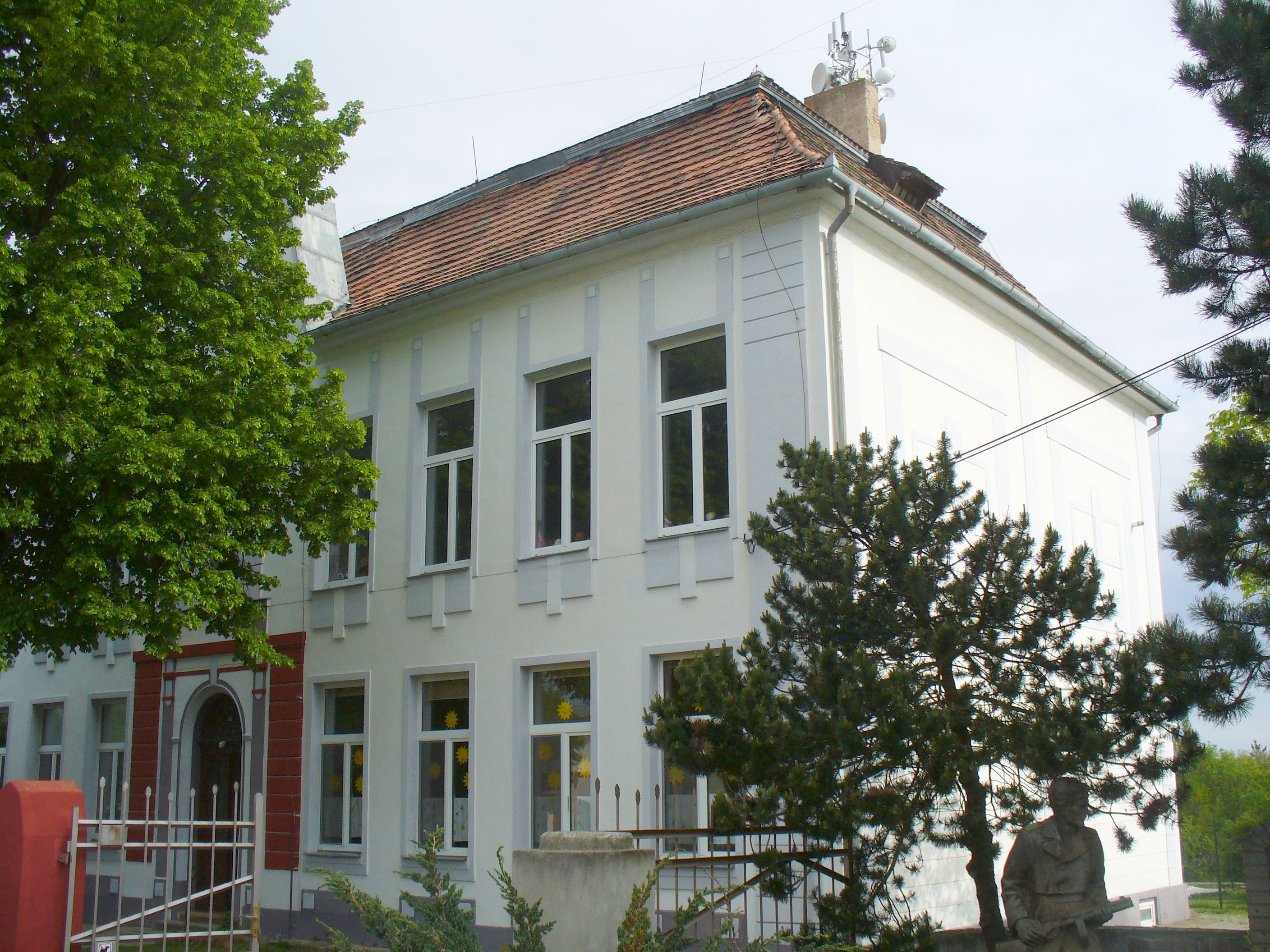 Dušníky - obecní úřad foto 2