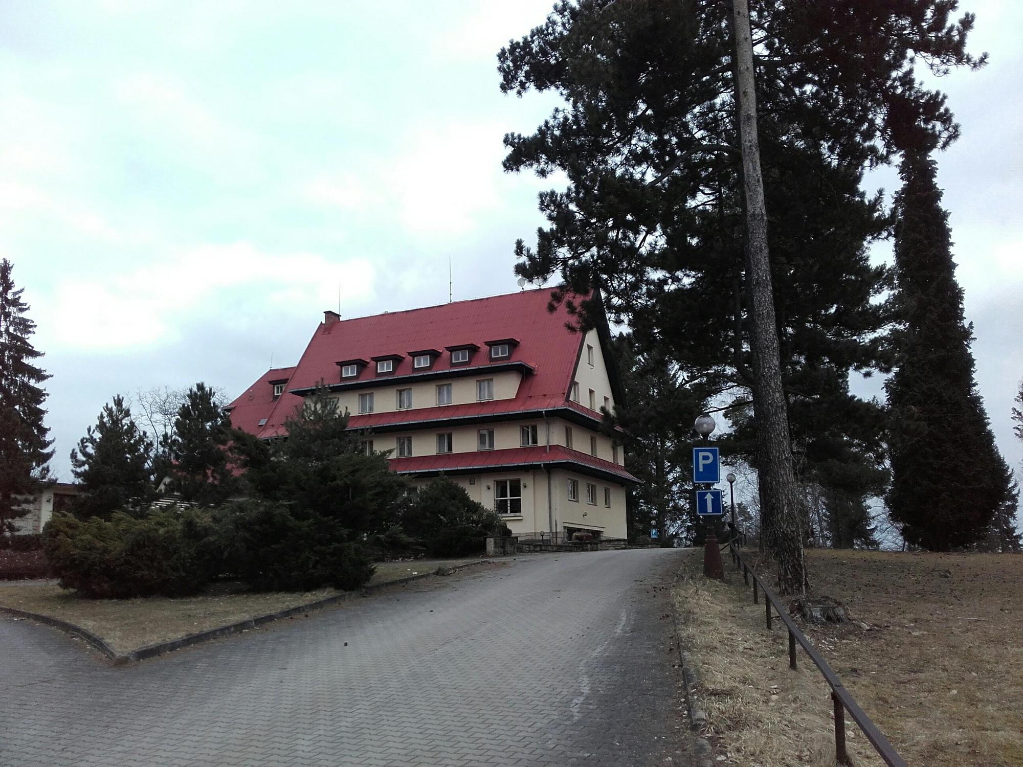 Restaurace Parkhotelu Skalní město foto 2