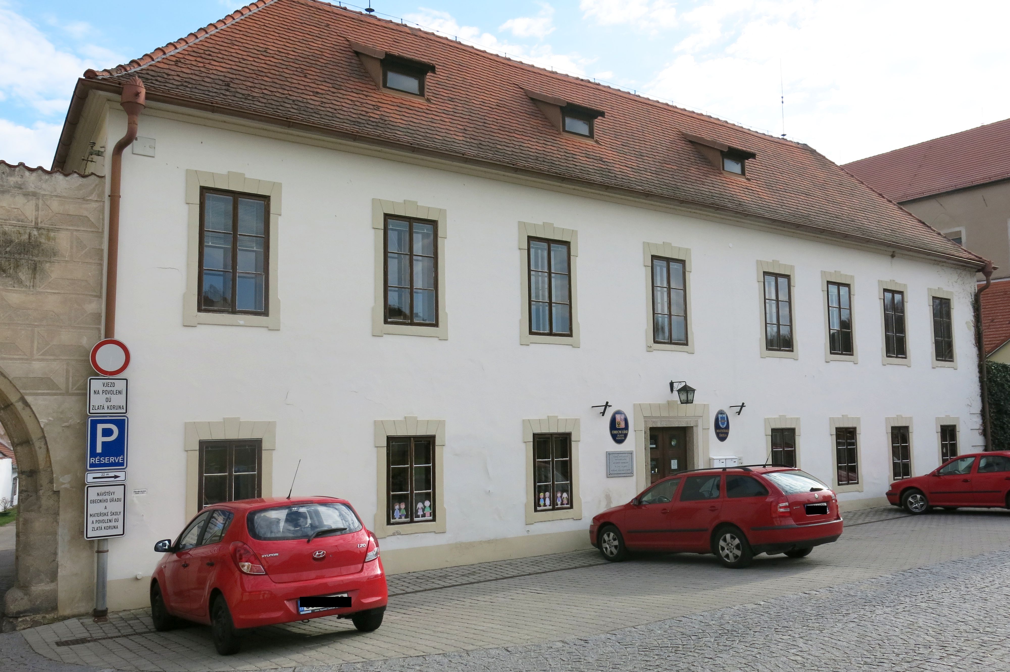 Zlatá Koruna - obecní úřad foto 2