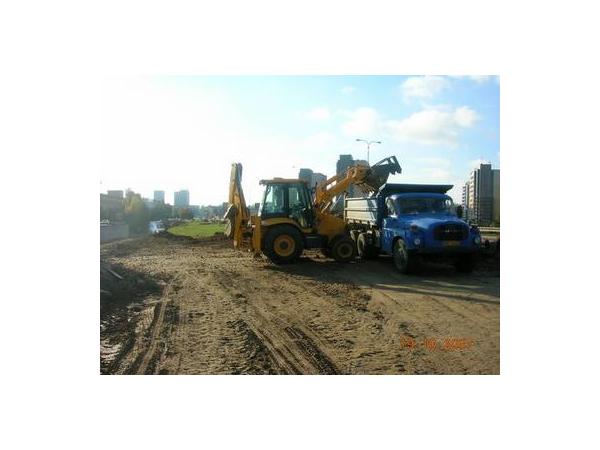 LUKAS - zemní práce s.r.o. - práce bagrem foto 2