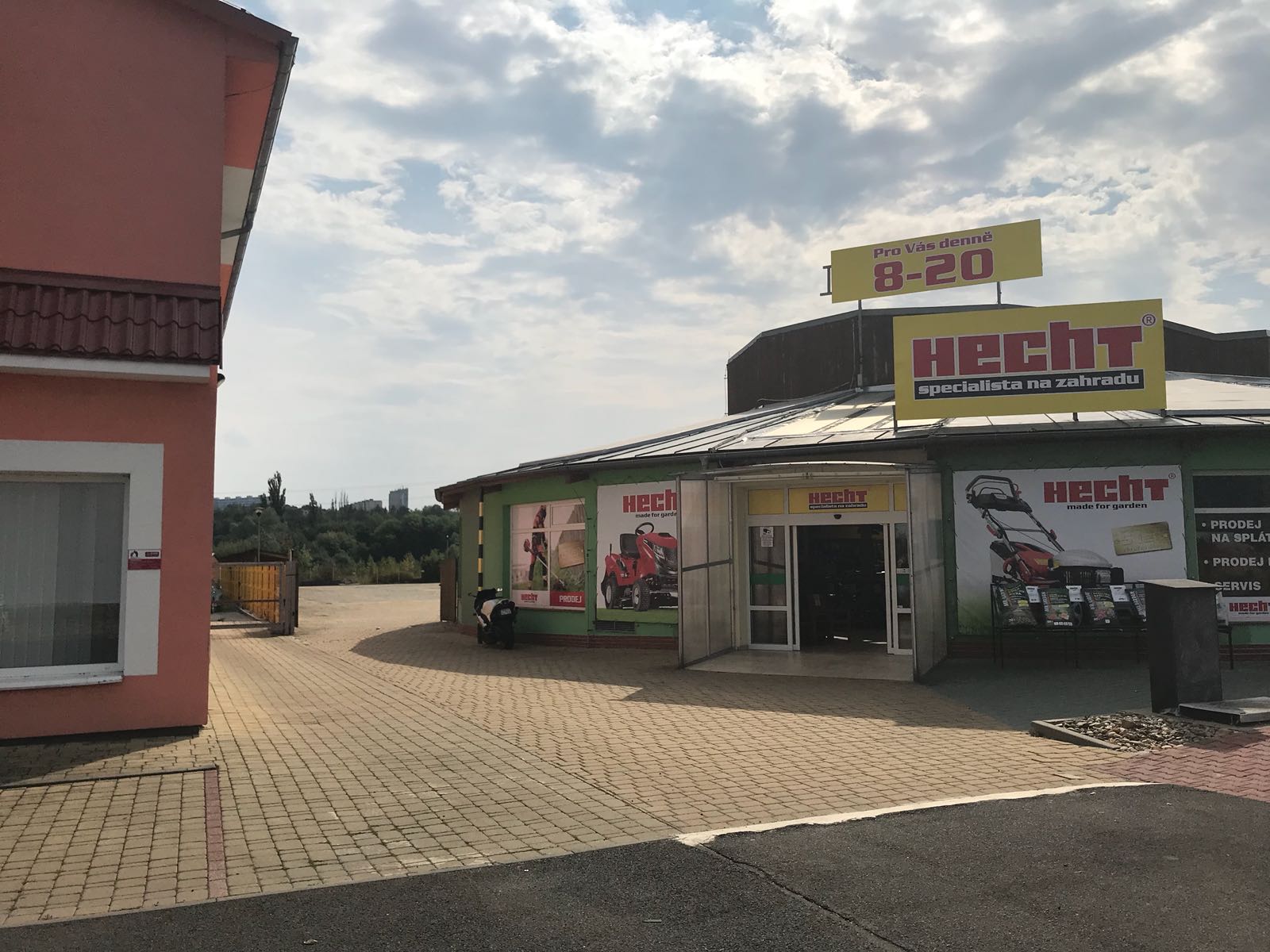 Ainur Nurgaliyeva - Půjčovna přívěsných vozíků foto 4