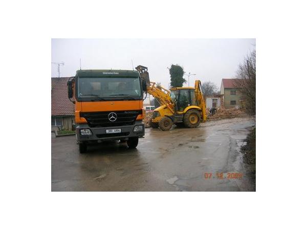 LUKAS - zemní práce s.r.o. - práce bagrem foto 3