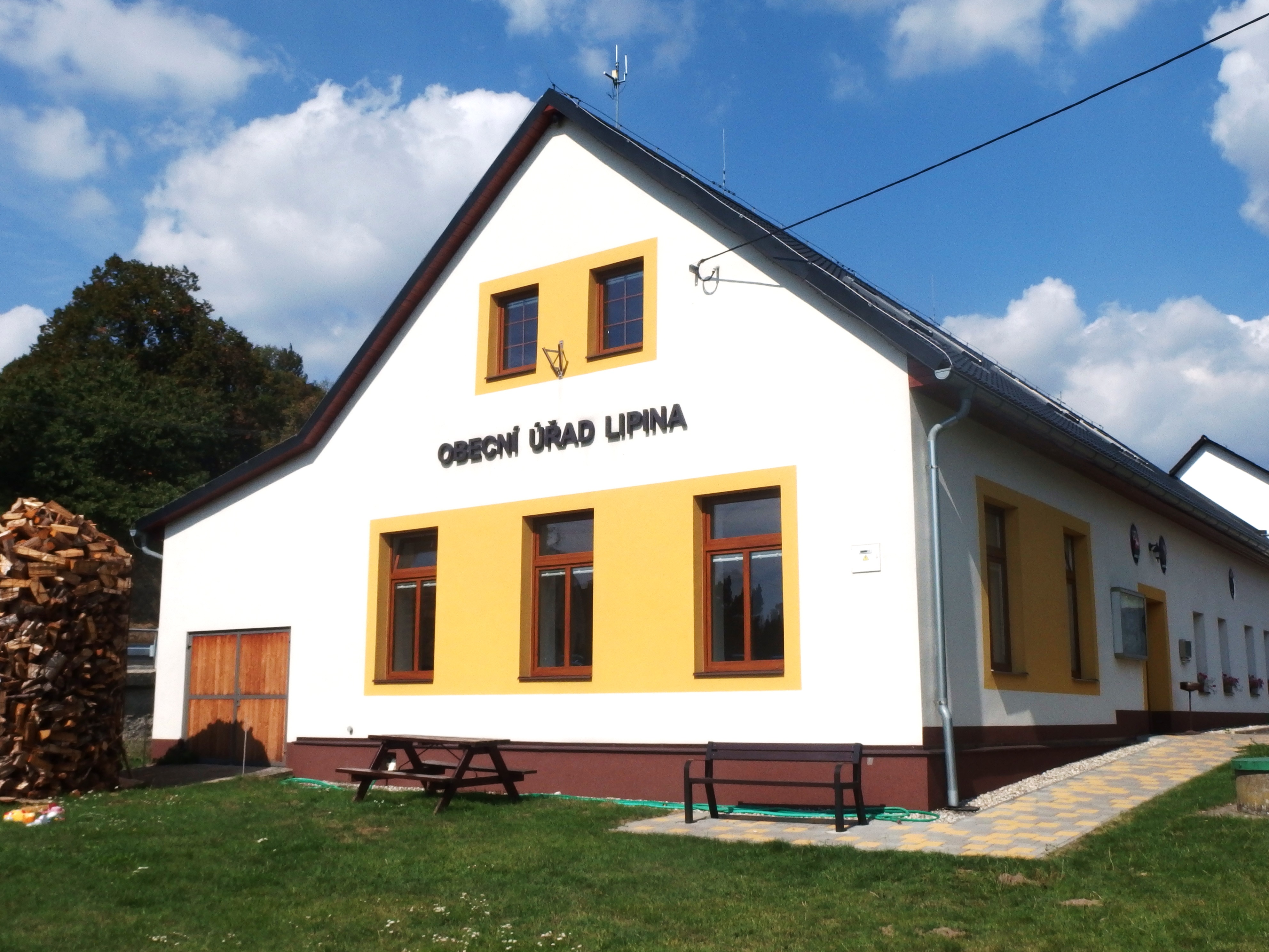 Lipina - obecní úřad foto 2