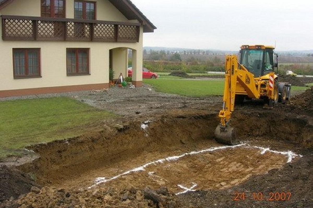 LUKAS - zemní práce s.r.o. - práce bagrem