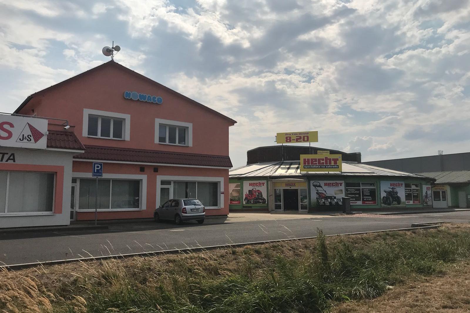 Ainur Nurgaliyeva - Půjčovna přívěsných vozíků