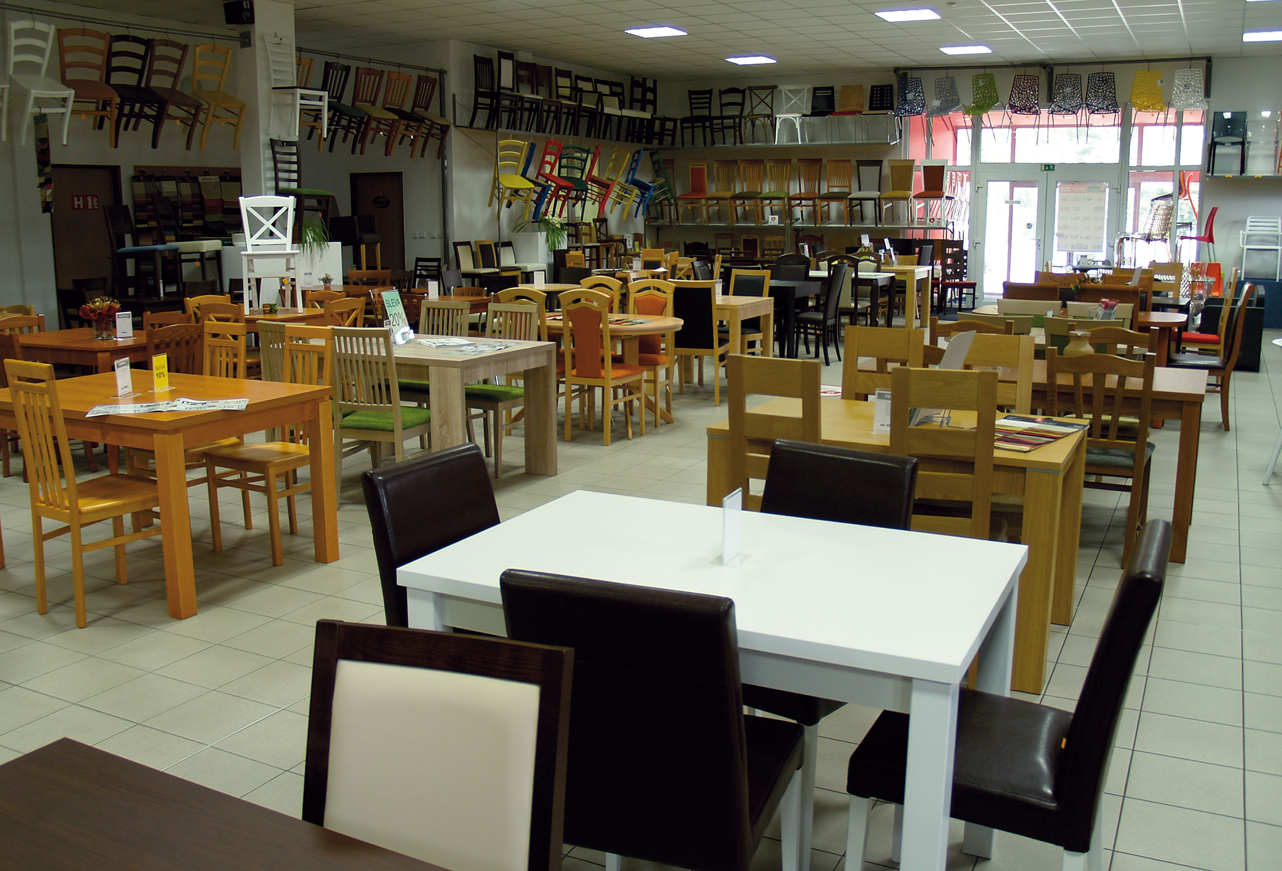 ITTC STIMA - židle, stoly