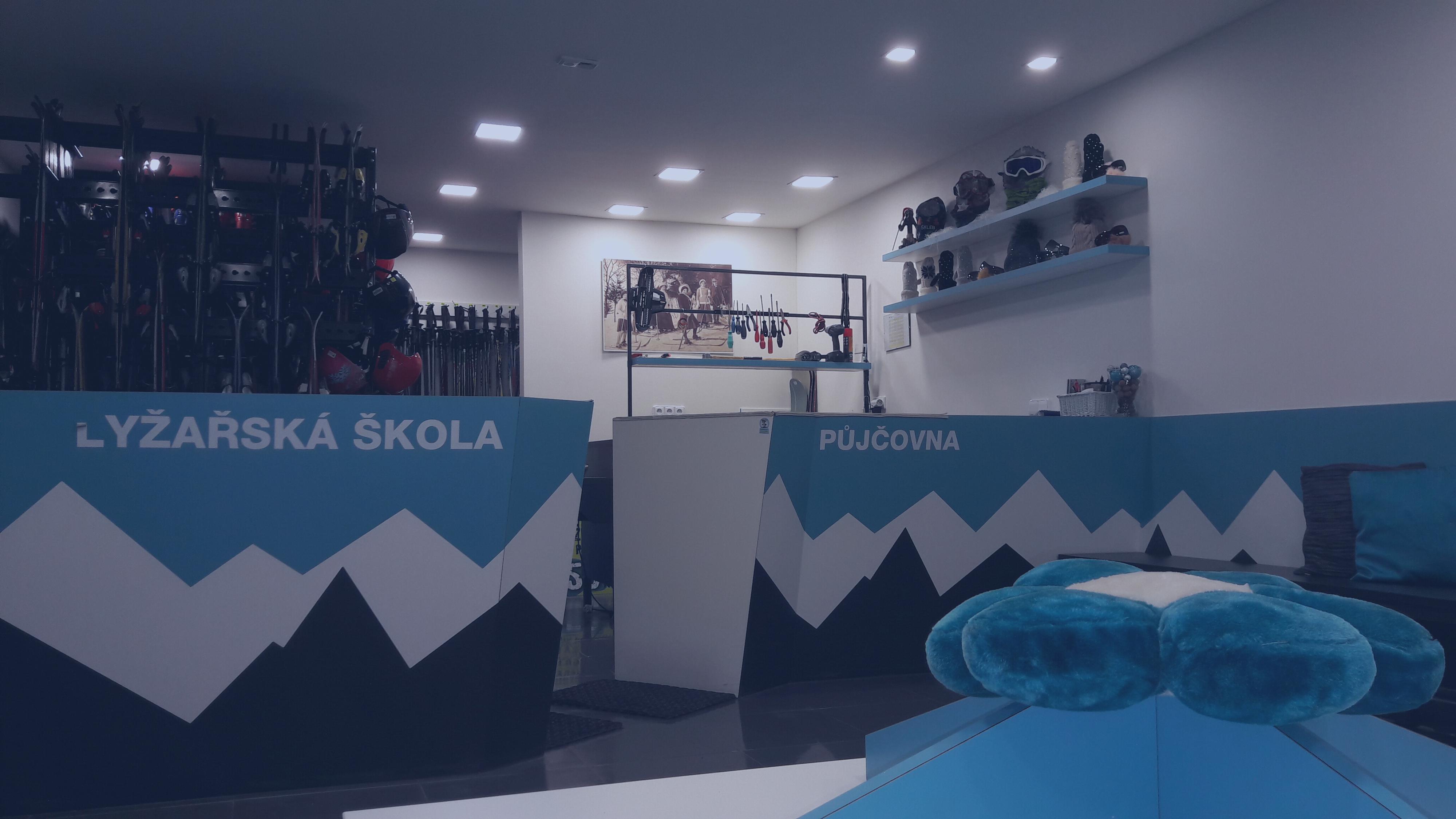SKIRENT Hlubočky - půjčovna lyží foto 2
