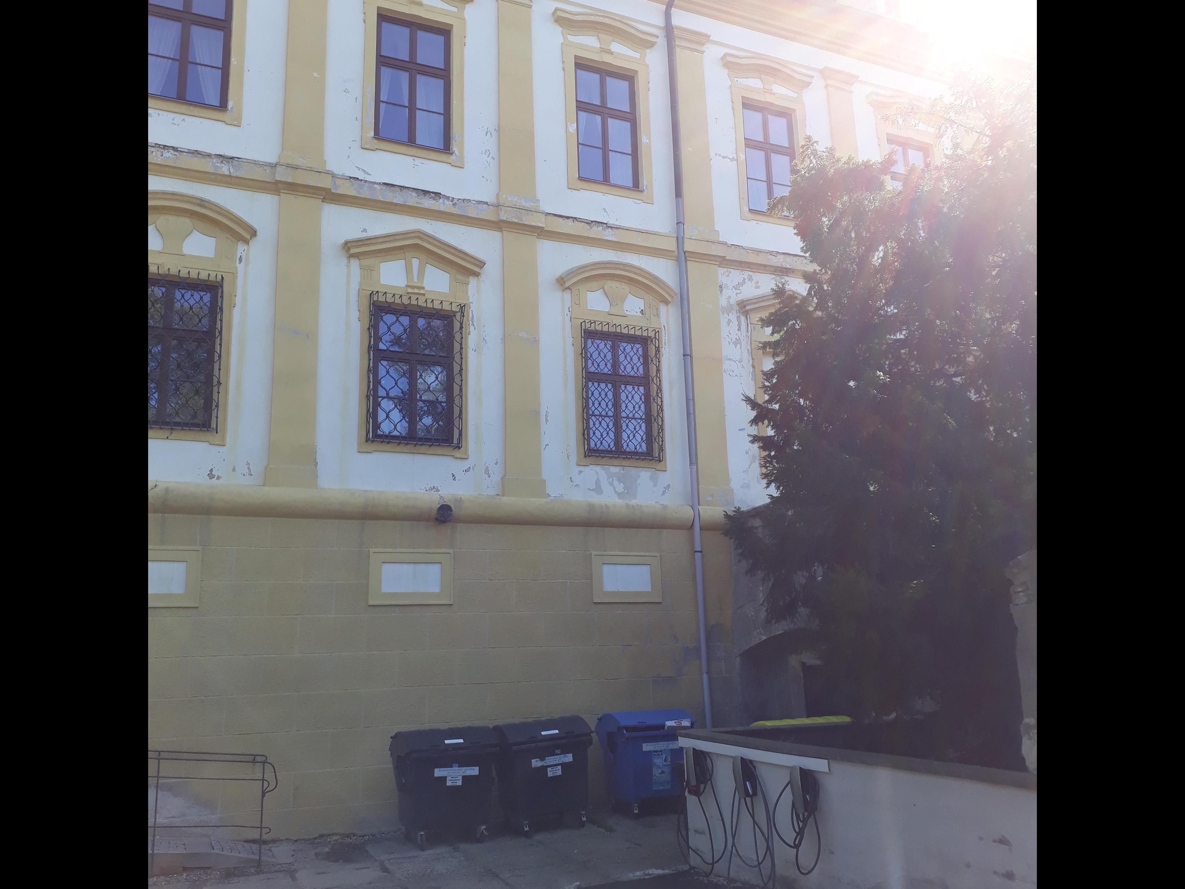 Zámek Červený Hrádek - Nabíjecí stanice foto 2