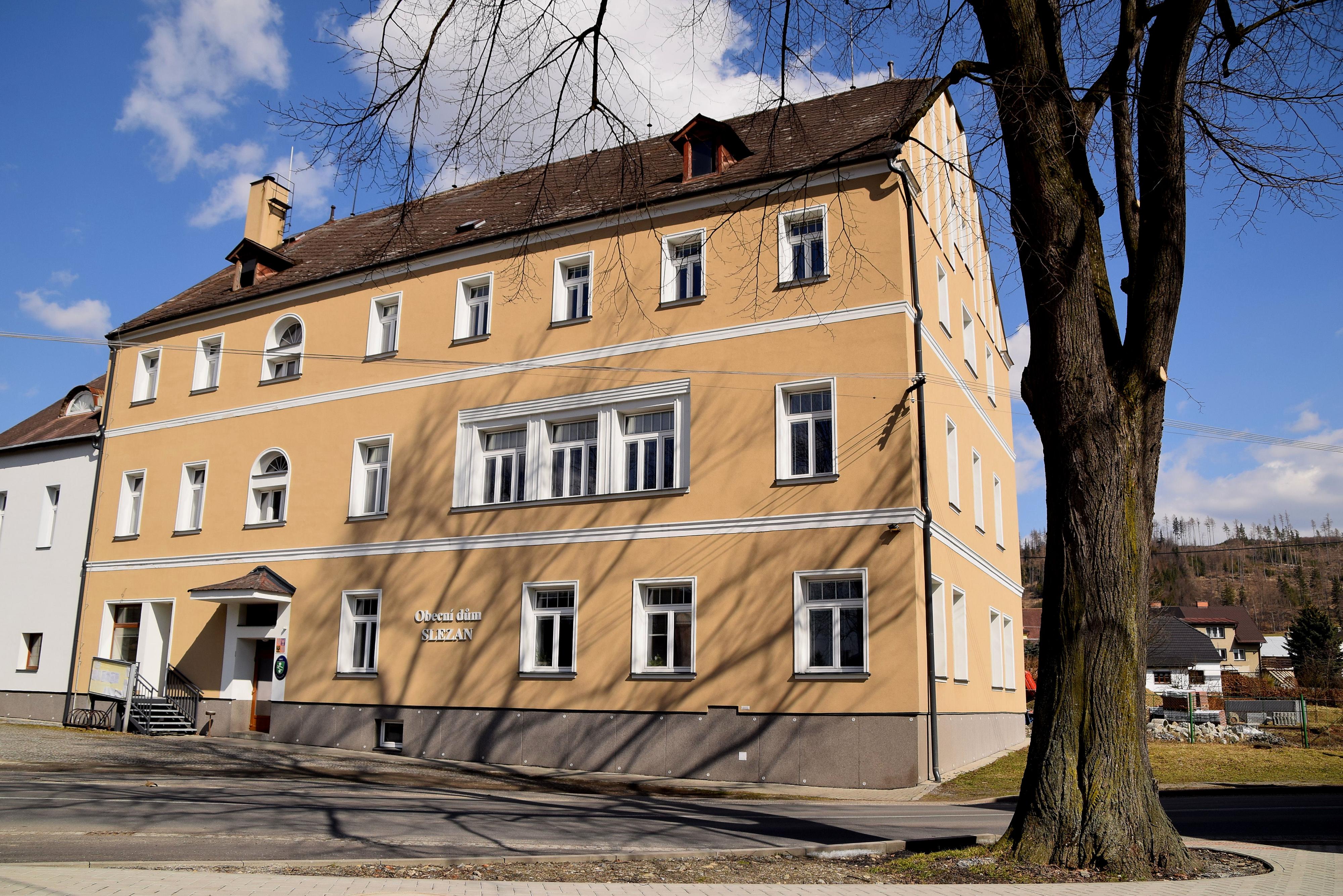 Karlovice - obecní úřad foto 2