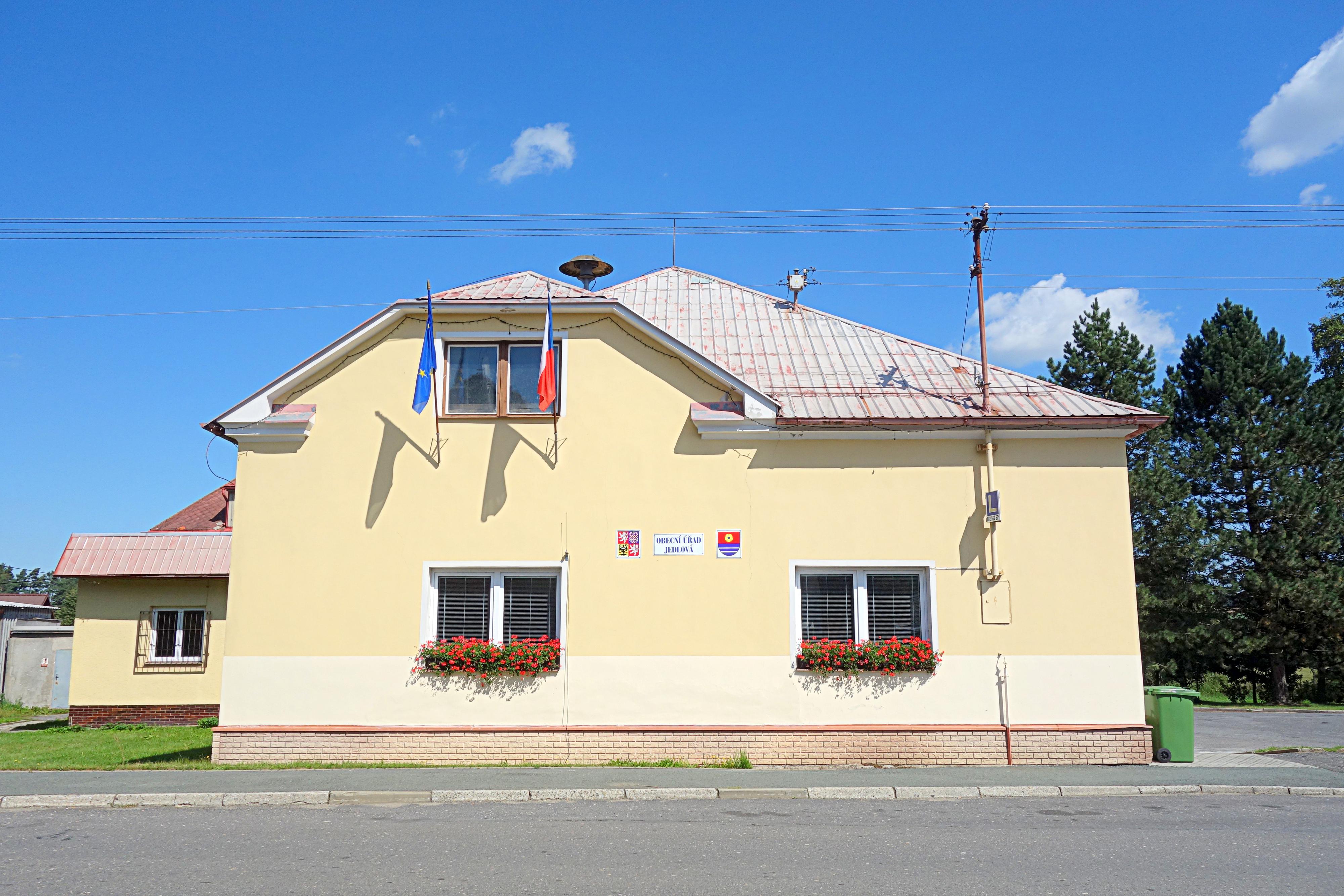 Jedlová - obecní úřad foto 2