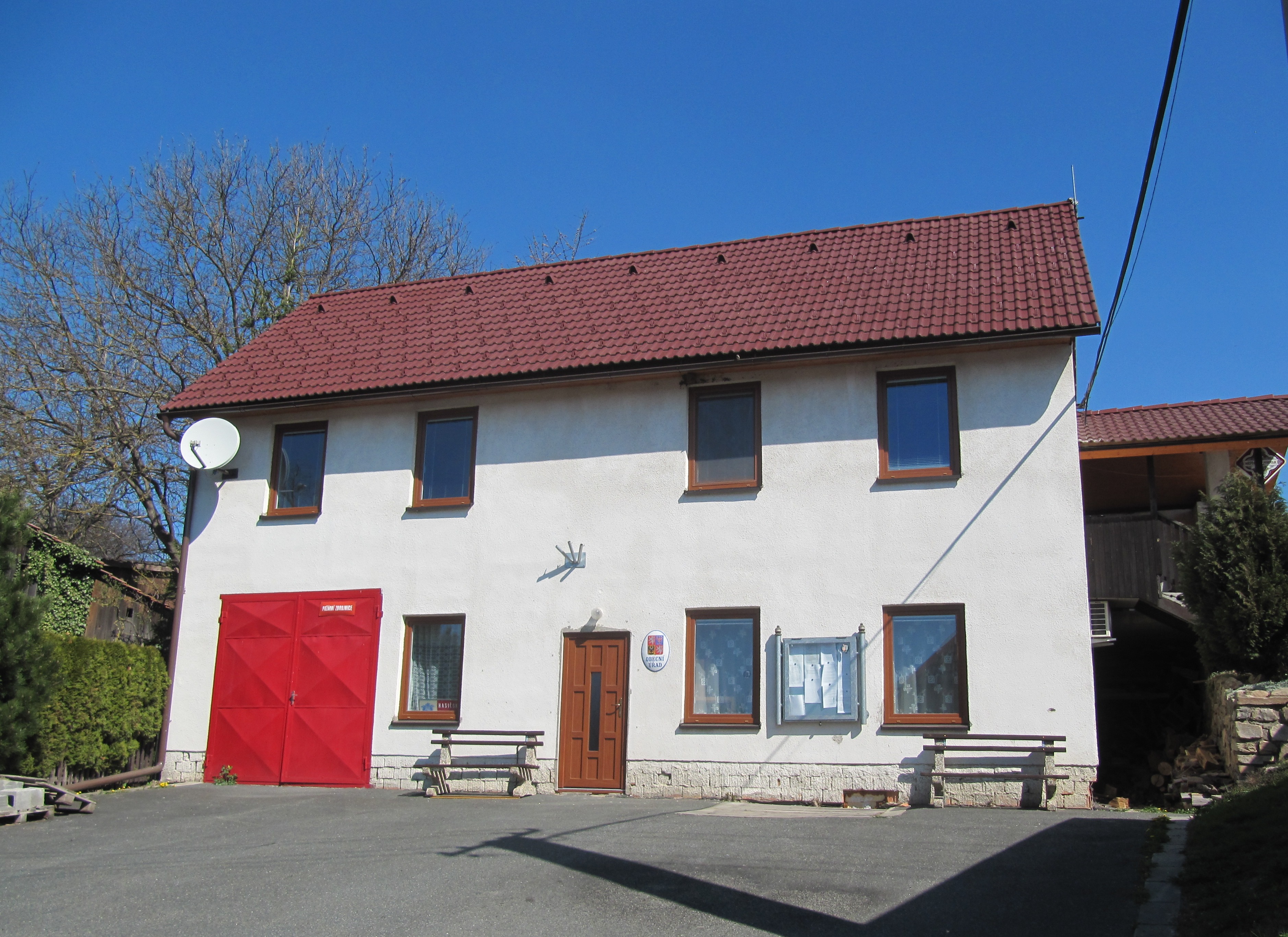 Chlum - Korouhvice - obecní úřad