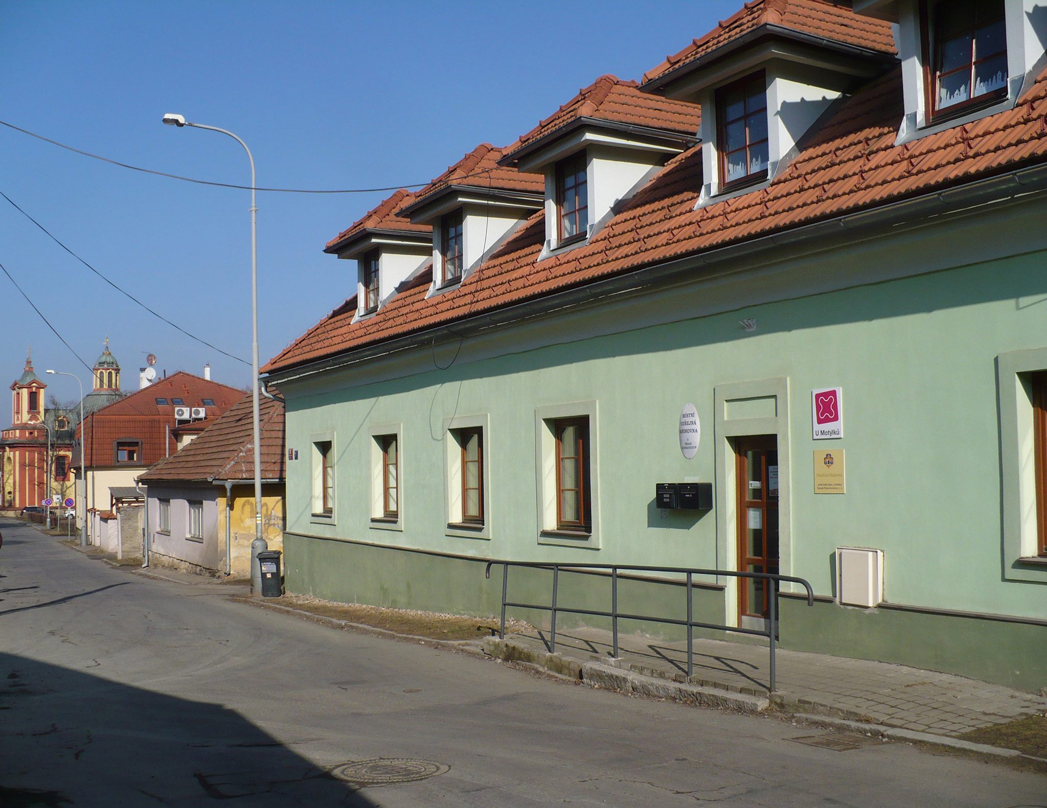 Místní veřejná knihovna v Praze-Kunraticích