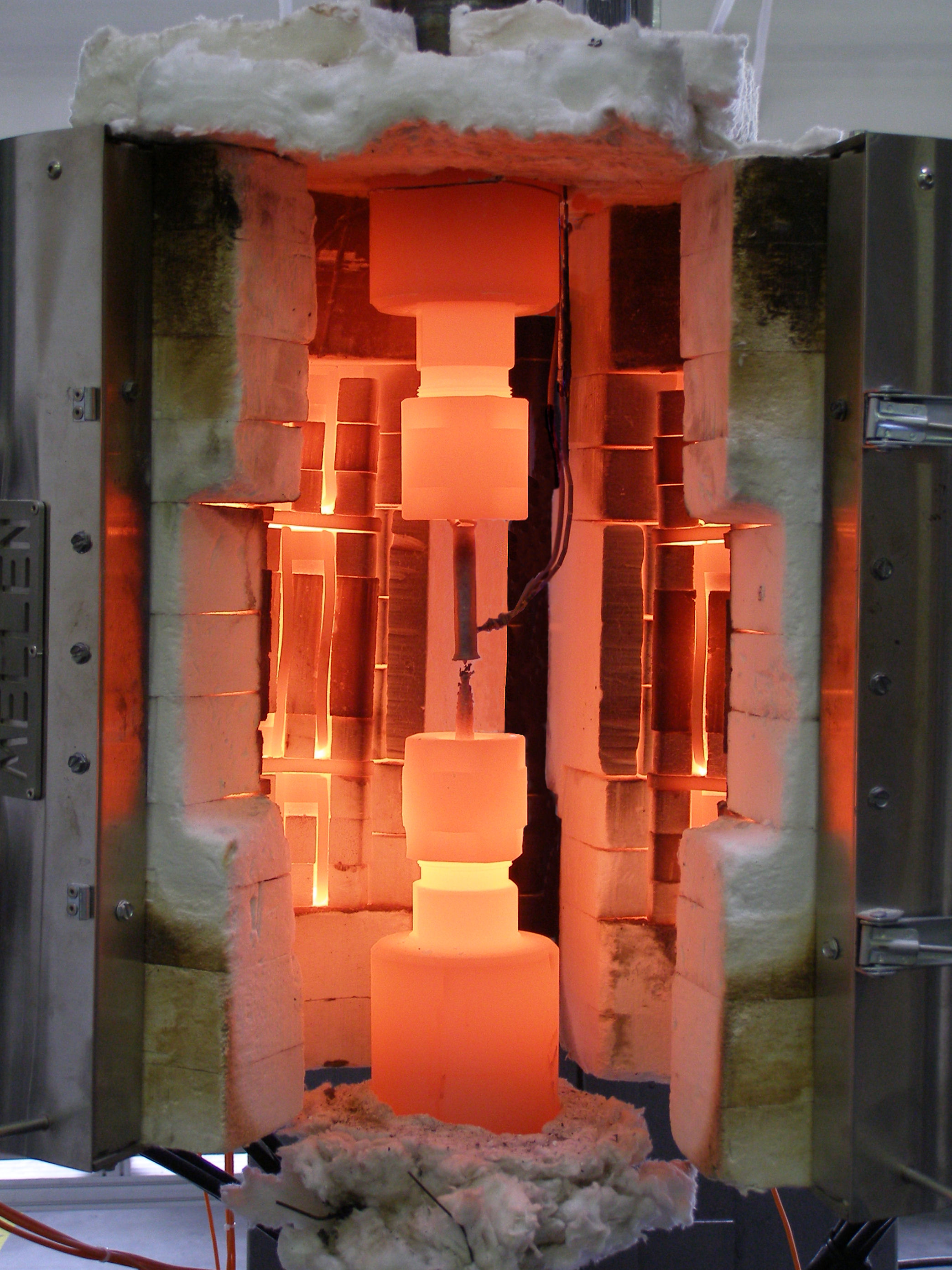 Mechanické zkoušení a termofyzikální měření - COMTES FHT a.s. foto 2