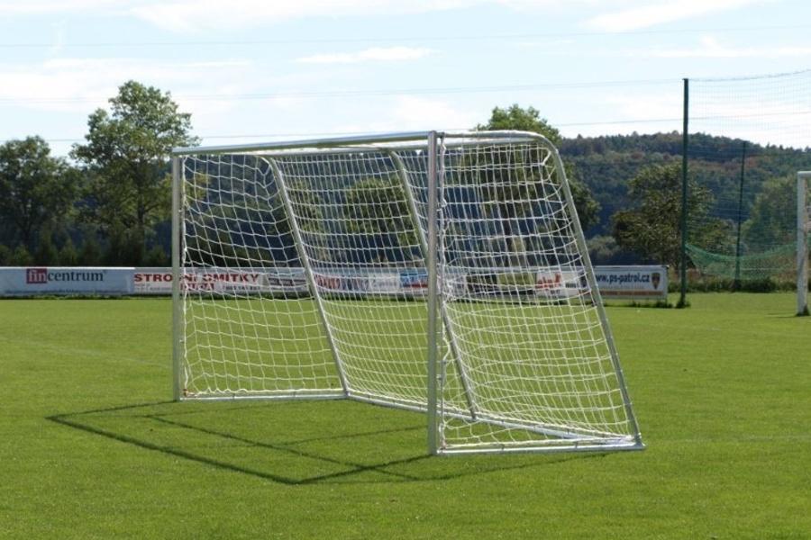 Bezpečná přenosná hliníková fotbalová branka.