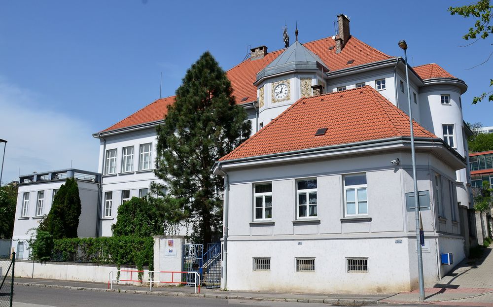 ART ECON - Gymnázium a Střední odborná škola Praha, s.r.o. foto 3