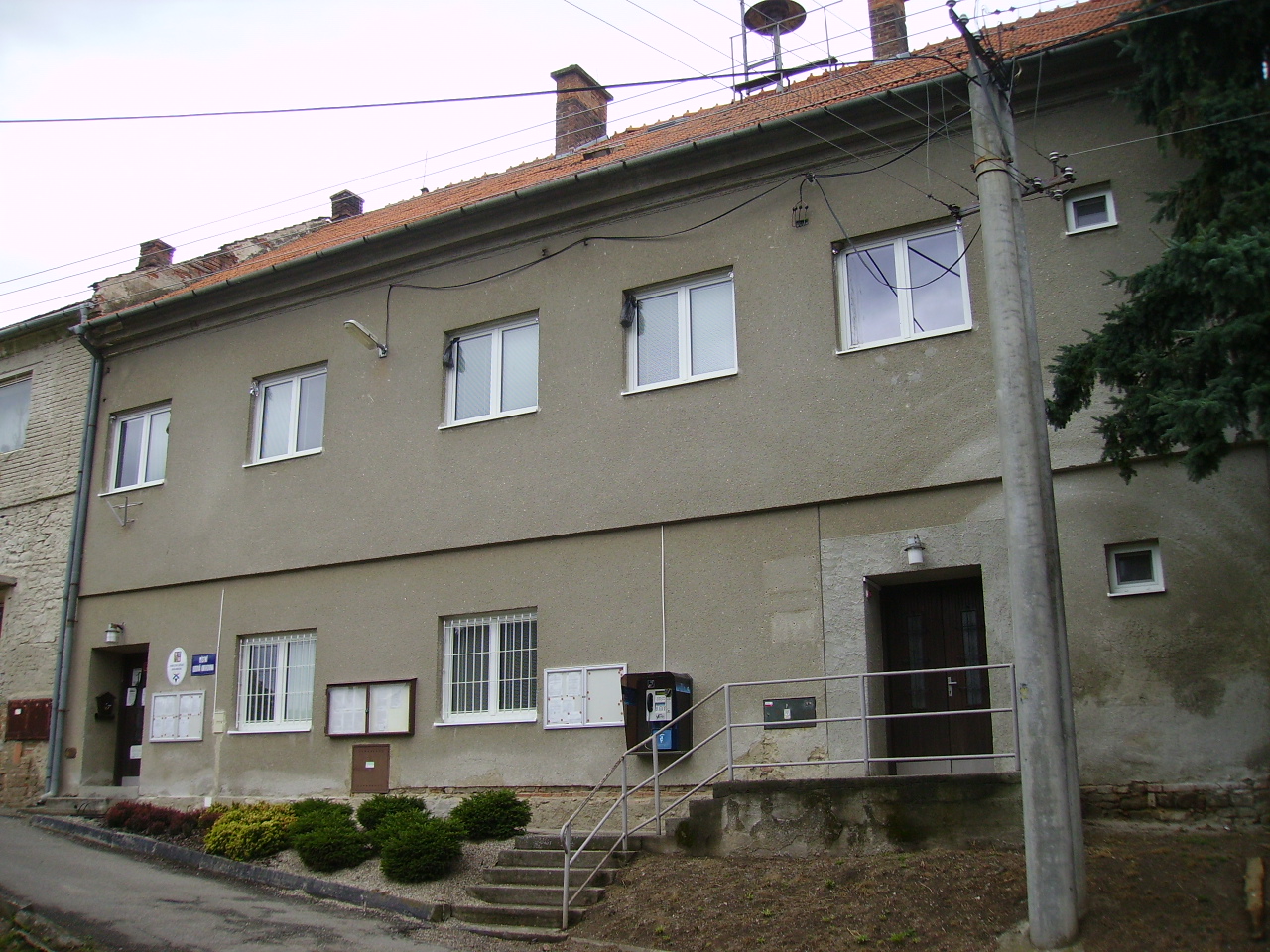 Krumsín - obecní úřad foto 2