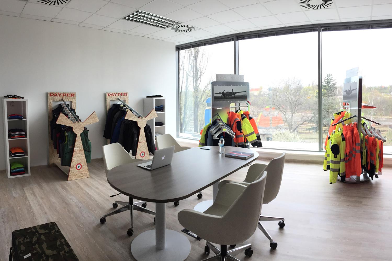 INDUSTRIAL WEAR SRL, odštěpný závod zahraniční právnické osoby