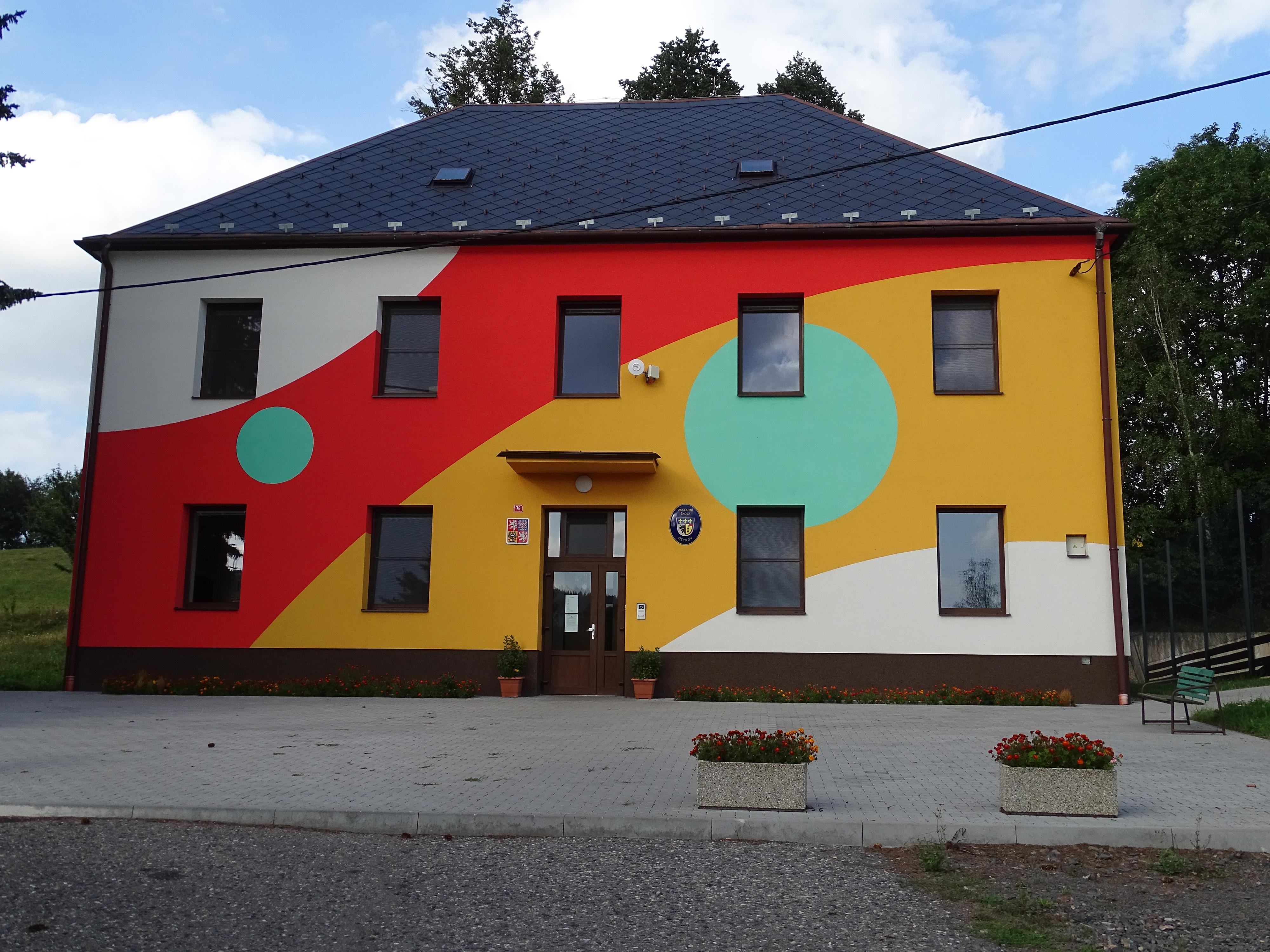 Základní škola Ostrov foto 2