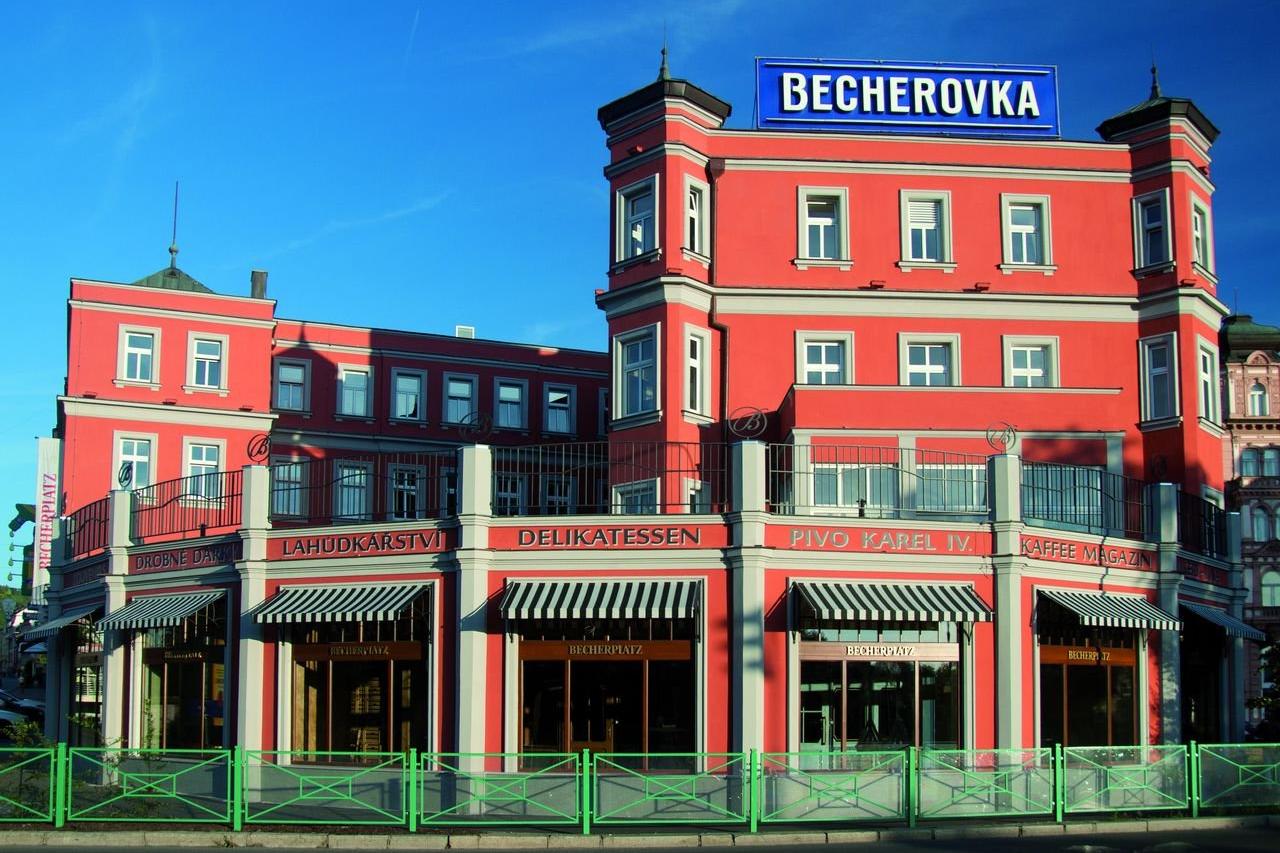 Mgr. LENKA ŠRÁMKOVÁ, advokátka