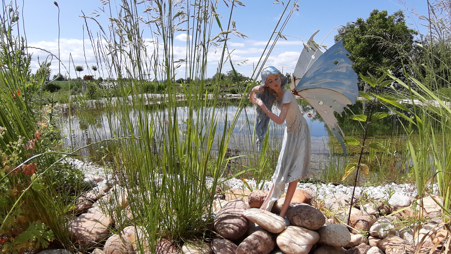 Naše zahrádka s Vílí stezkou foto 2