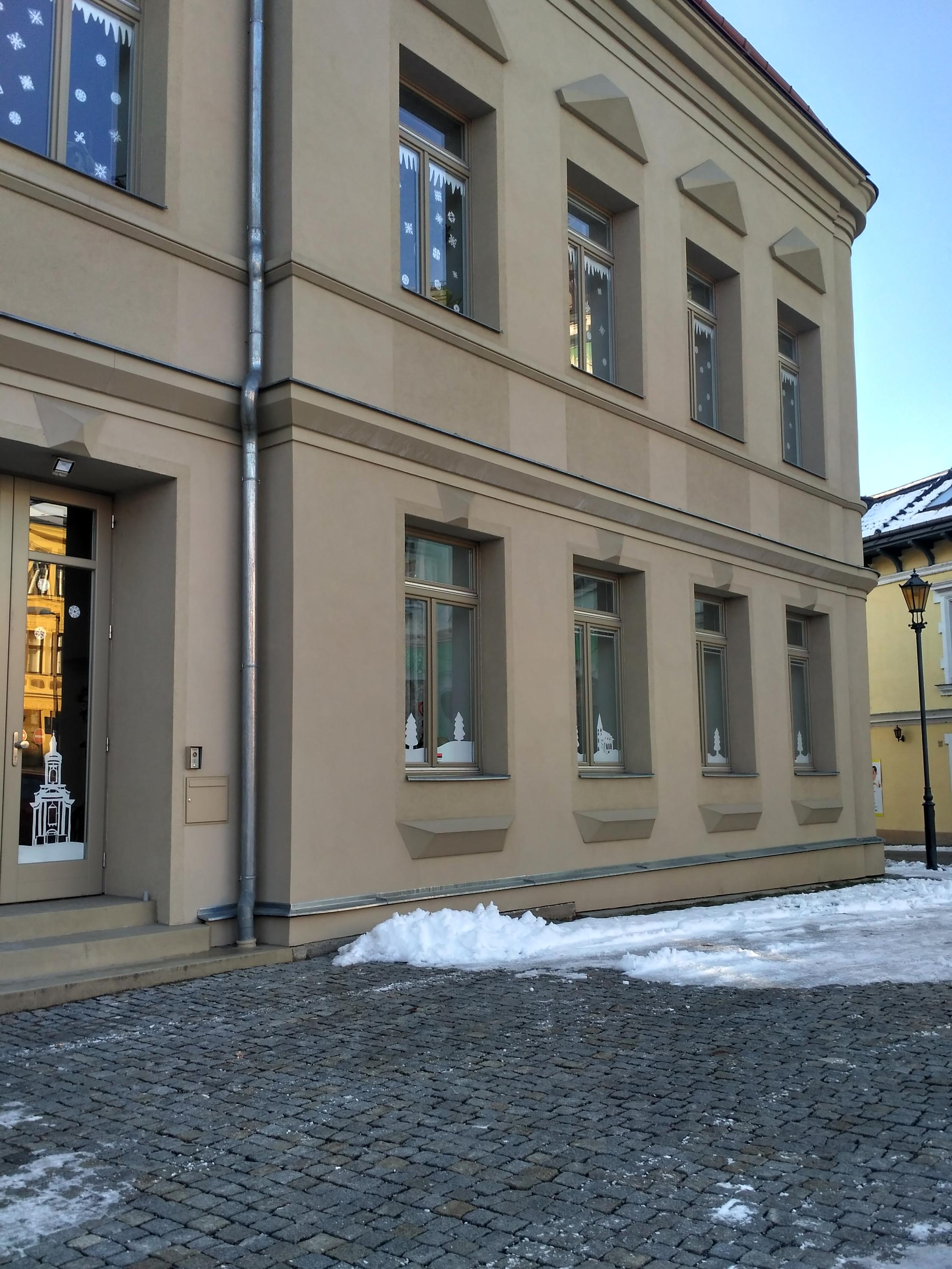 ZUŠ Hranice, Školní náměstí foto 3