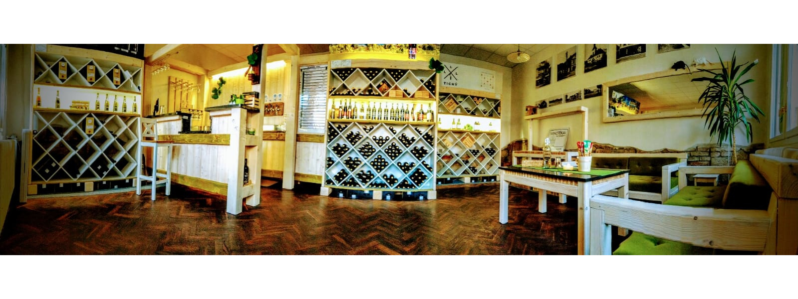 Vinotéka na náměstí foto 4