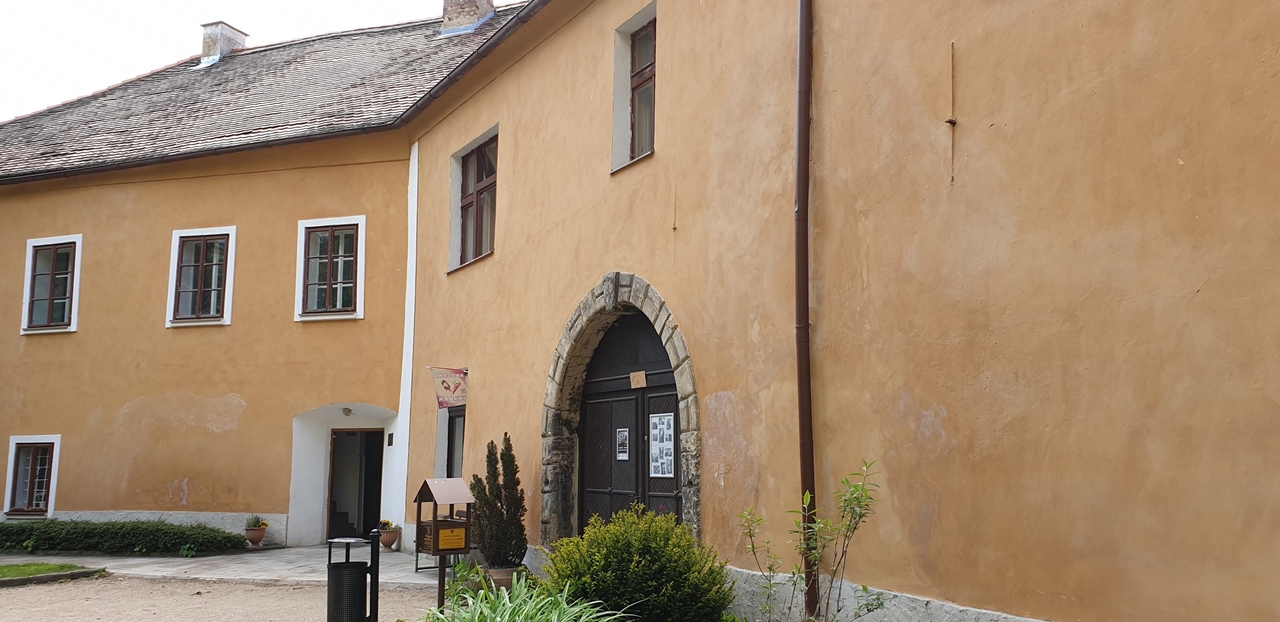 Panenský Týnec - úřad městyse