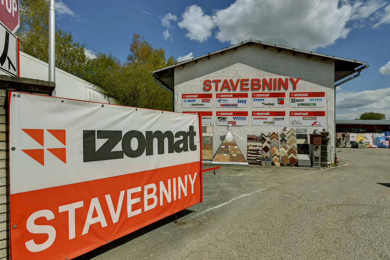 IZOMAT stavebniny foto 2