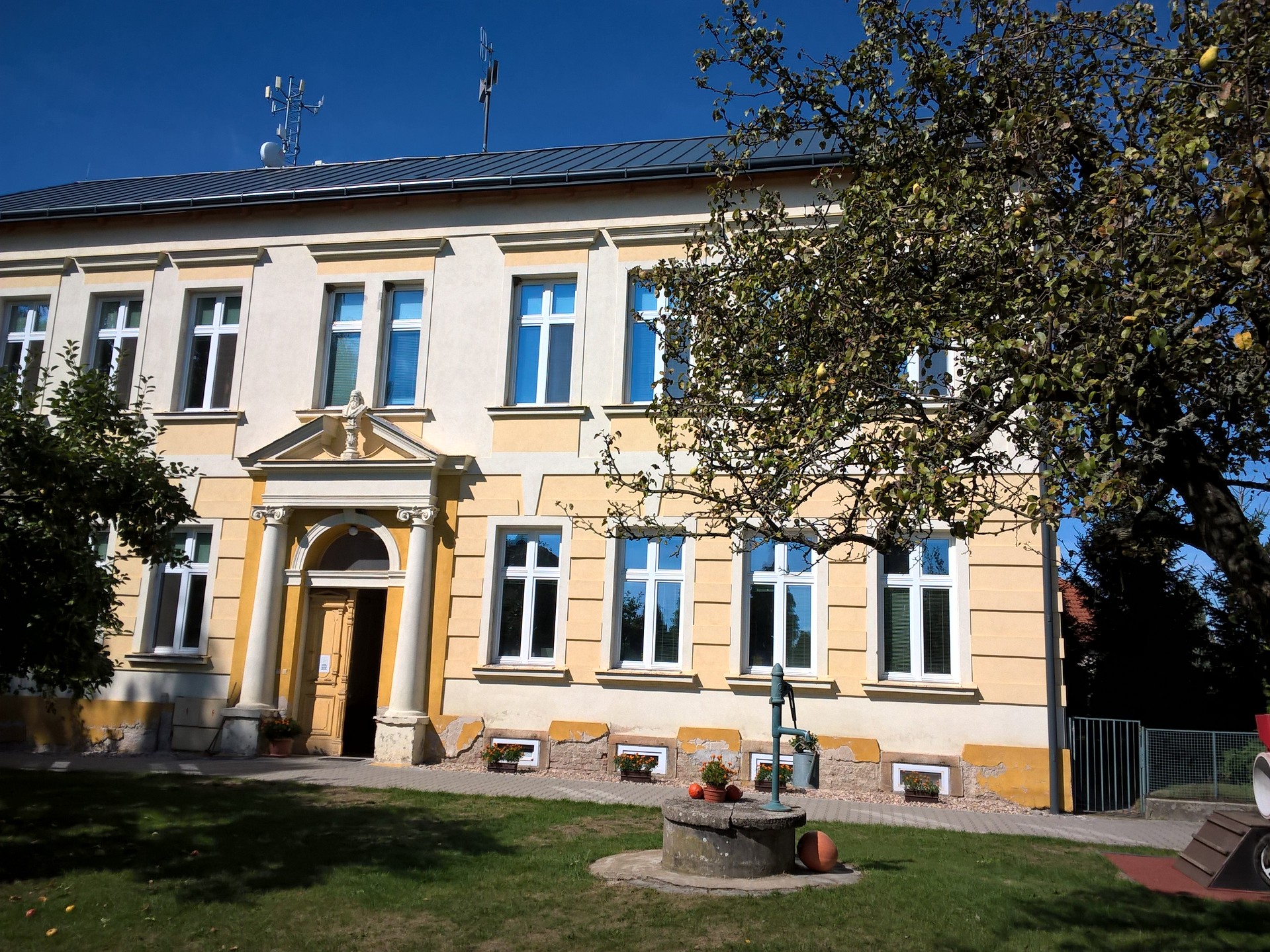 ZŠ a MŠ Hradec Králové, Plačice foto 2