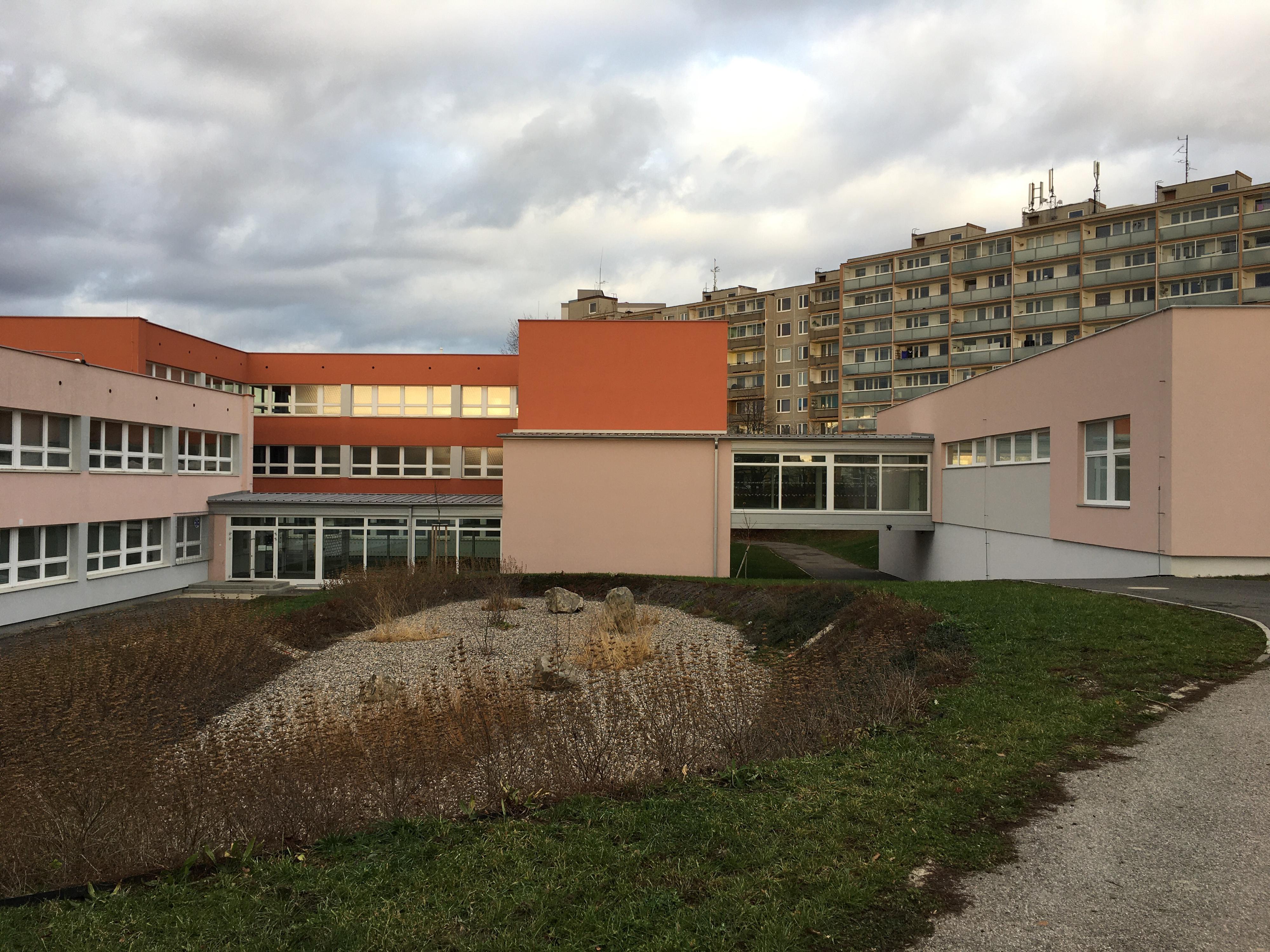 Fakultní ZŠ Pedagogické fakulty UK Praha 13, Trávníčkova foto 2