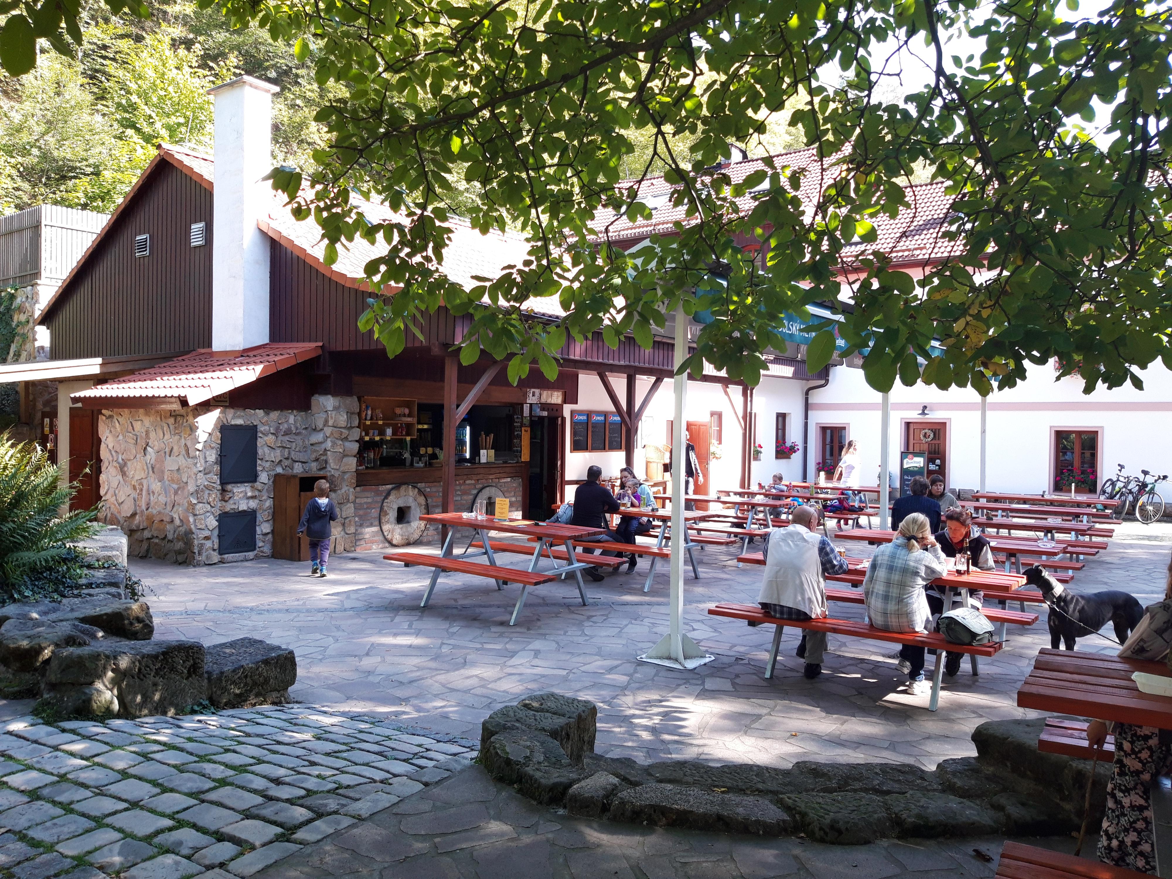 Restaurace Černodolský mlýn foto 5