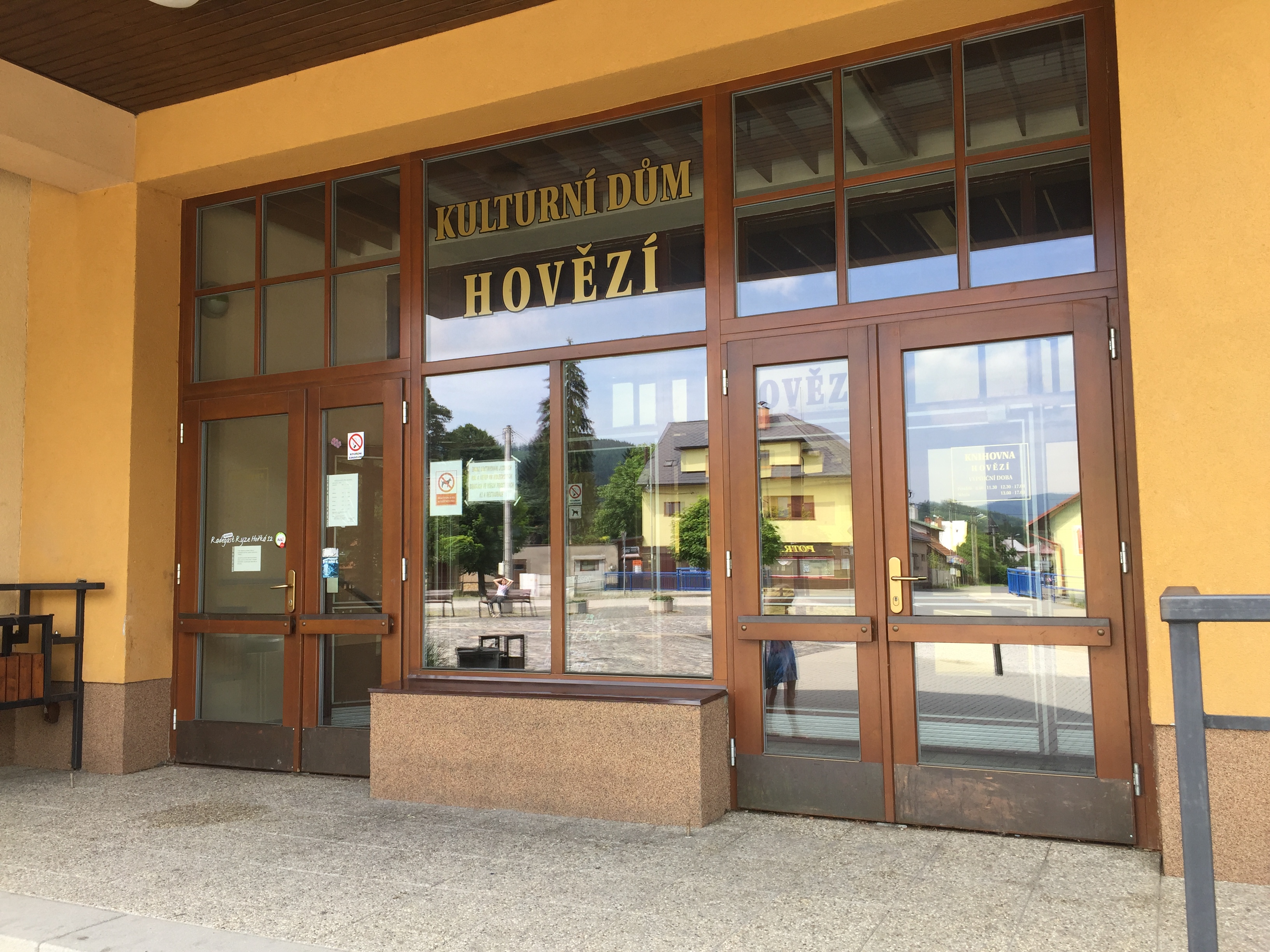 Veřejná knihovna Hovězí