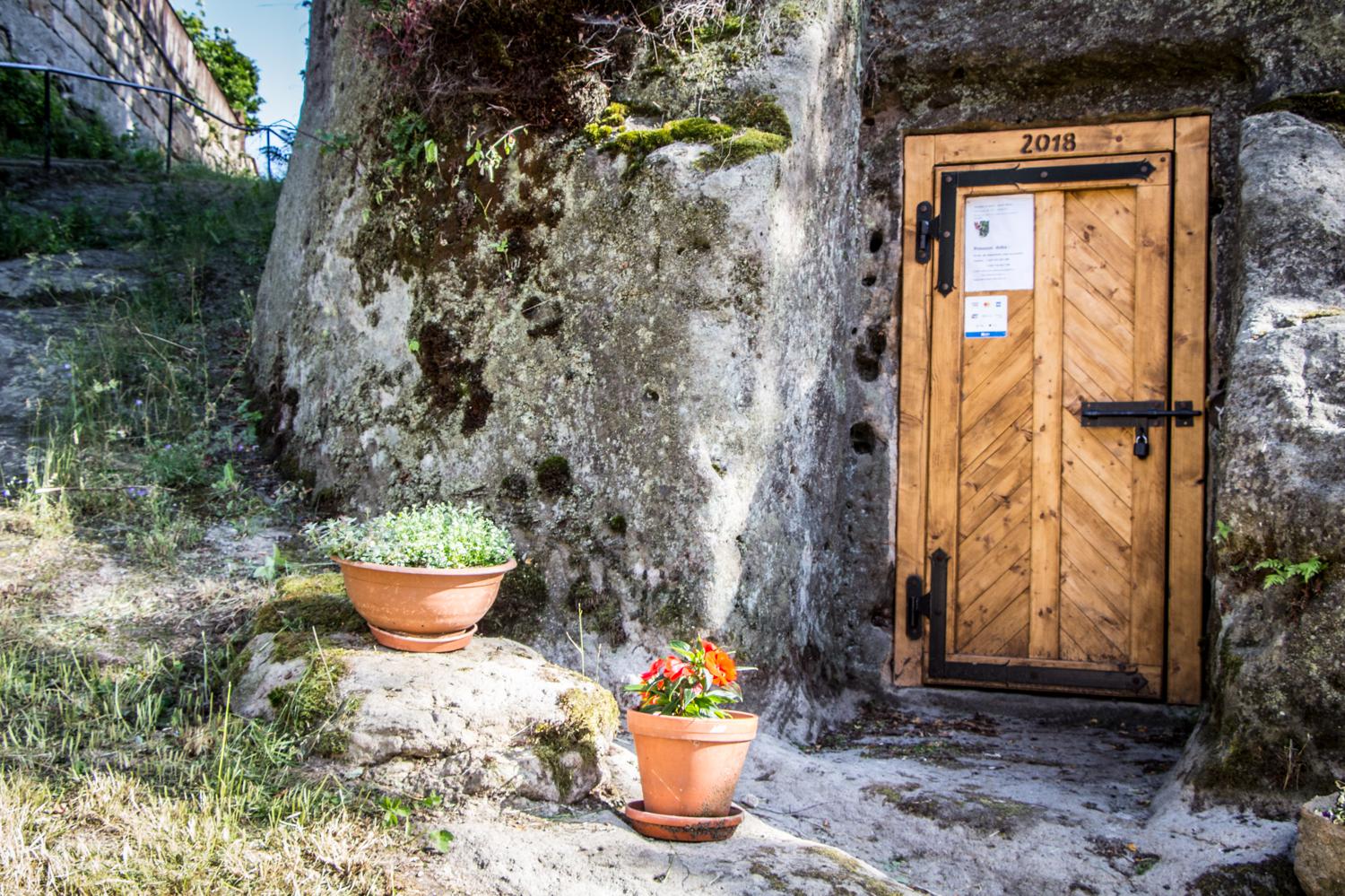 Vinotéka a pivotéka ve skále