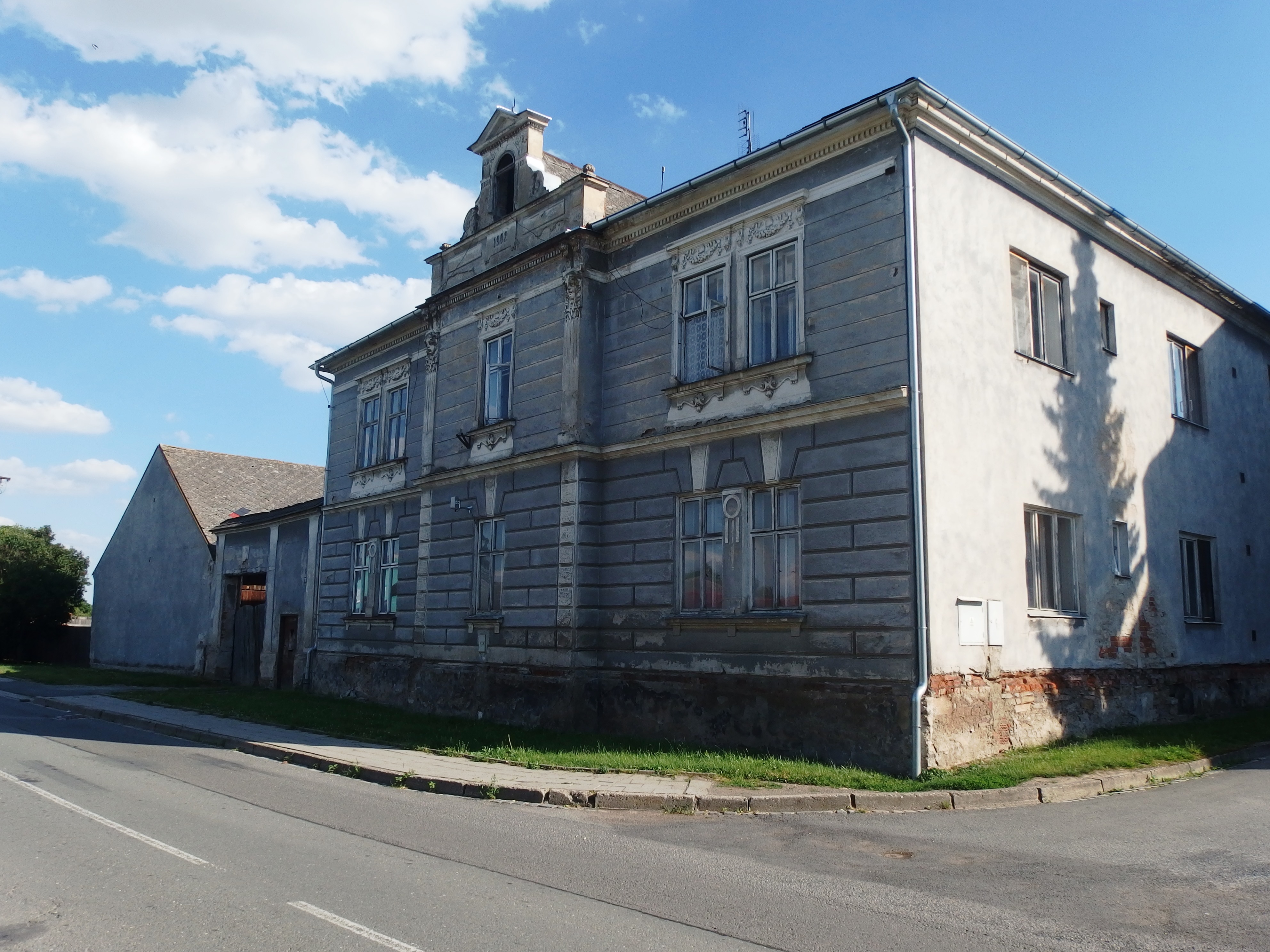 Troubelice - obecní úřad foto 2