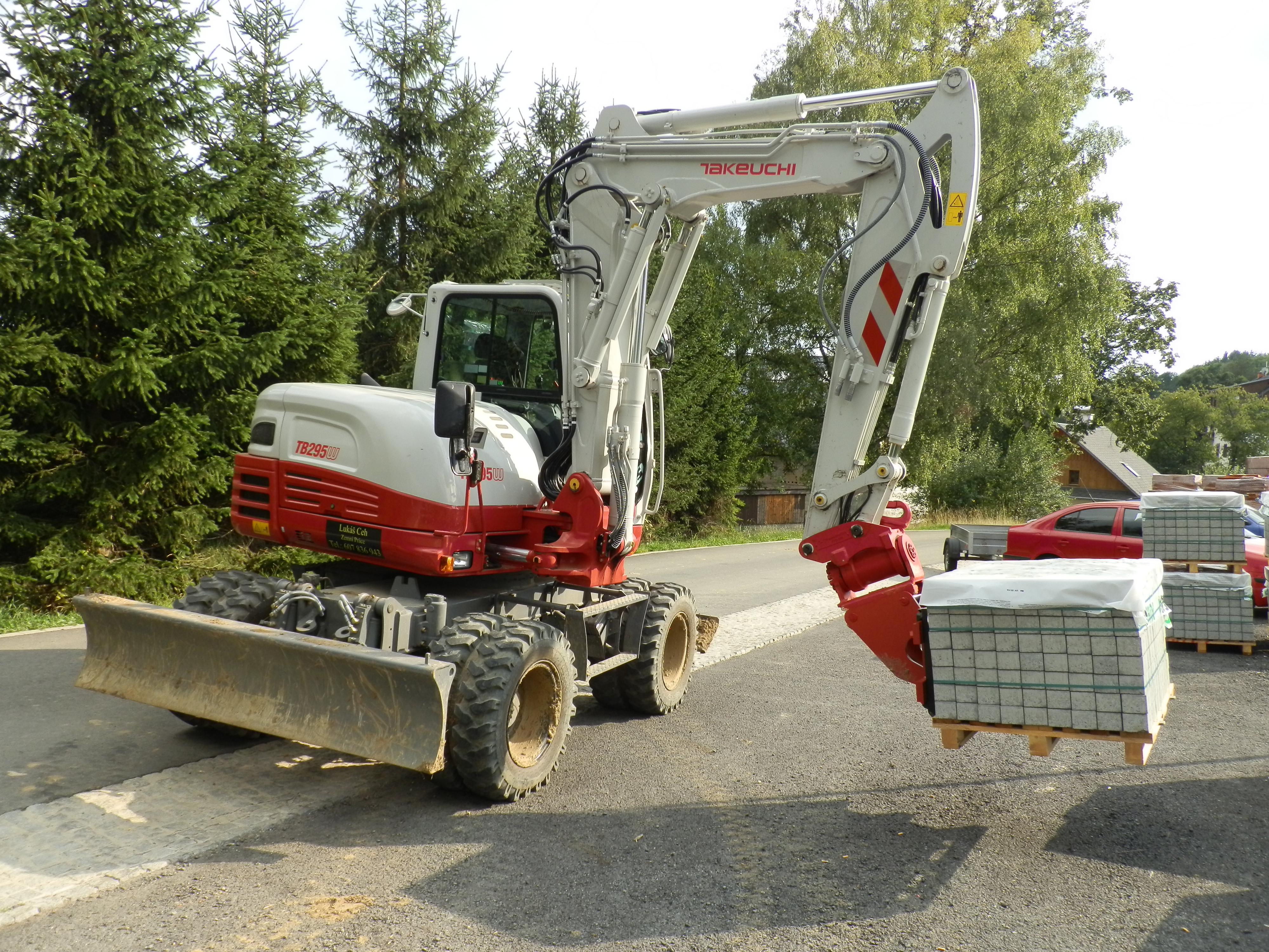 Lukáš Ceh Zemní práce a autodoprava foto 5