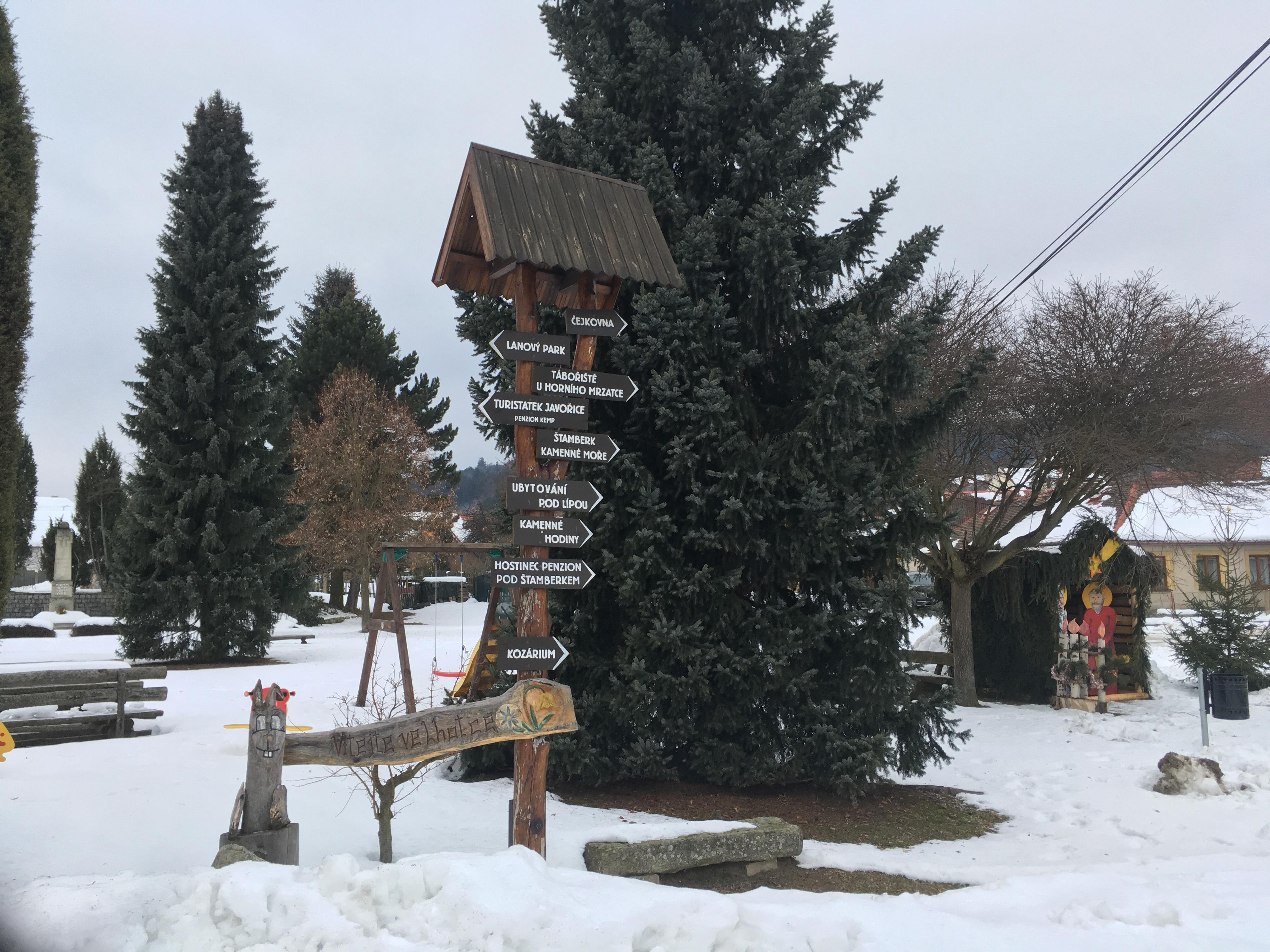 Lhotka - obecní úřad foto 2