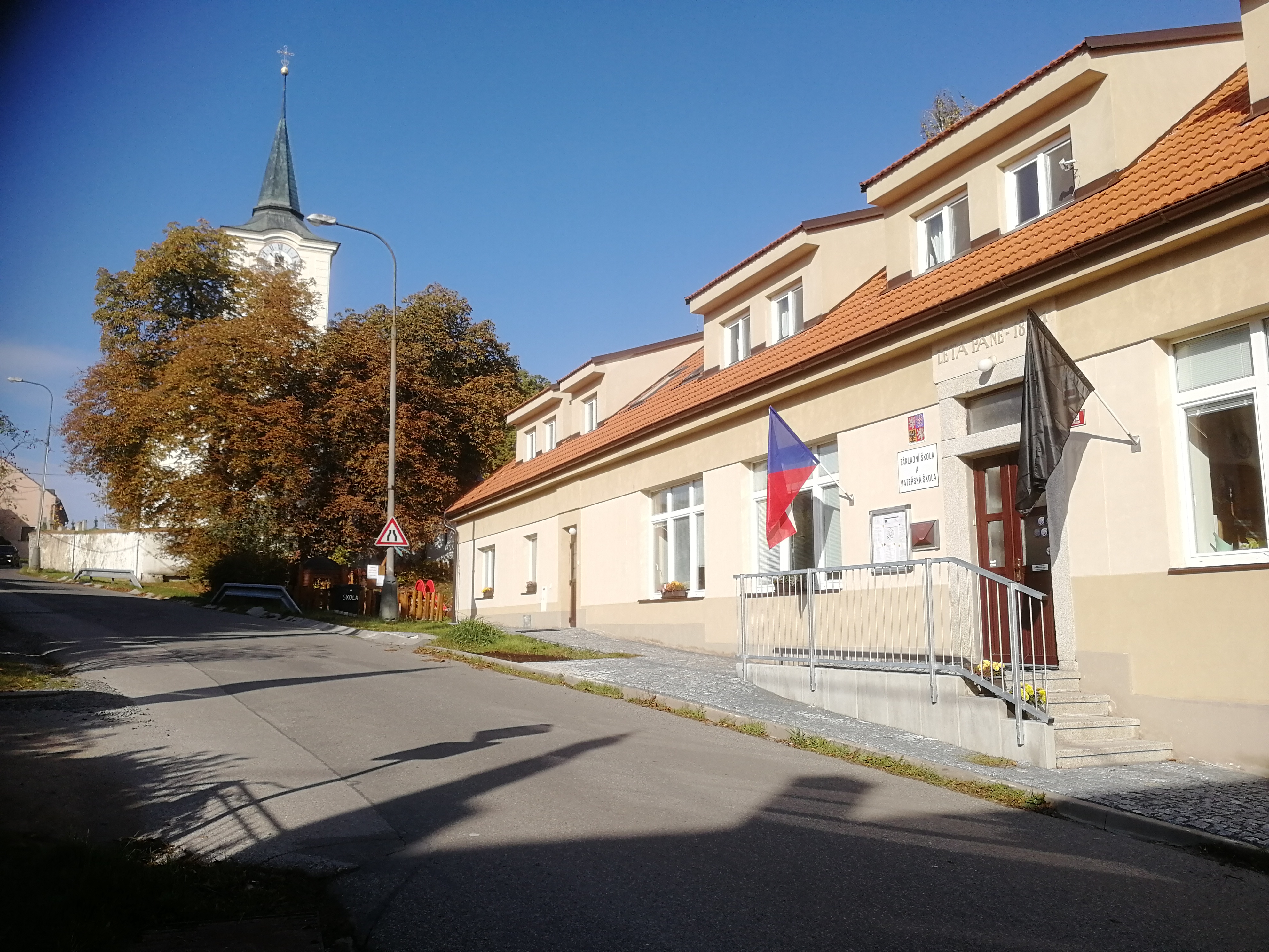 Líšnice - obecní úřad foto 2