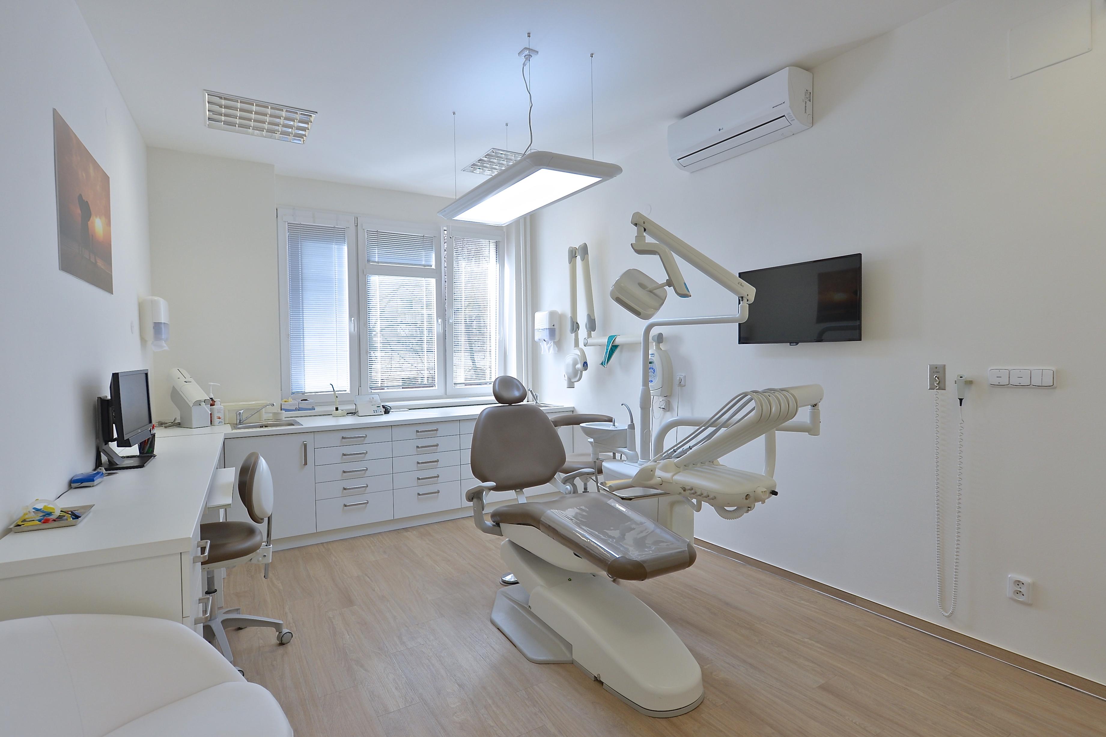 Zubní poliklinika DKI