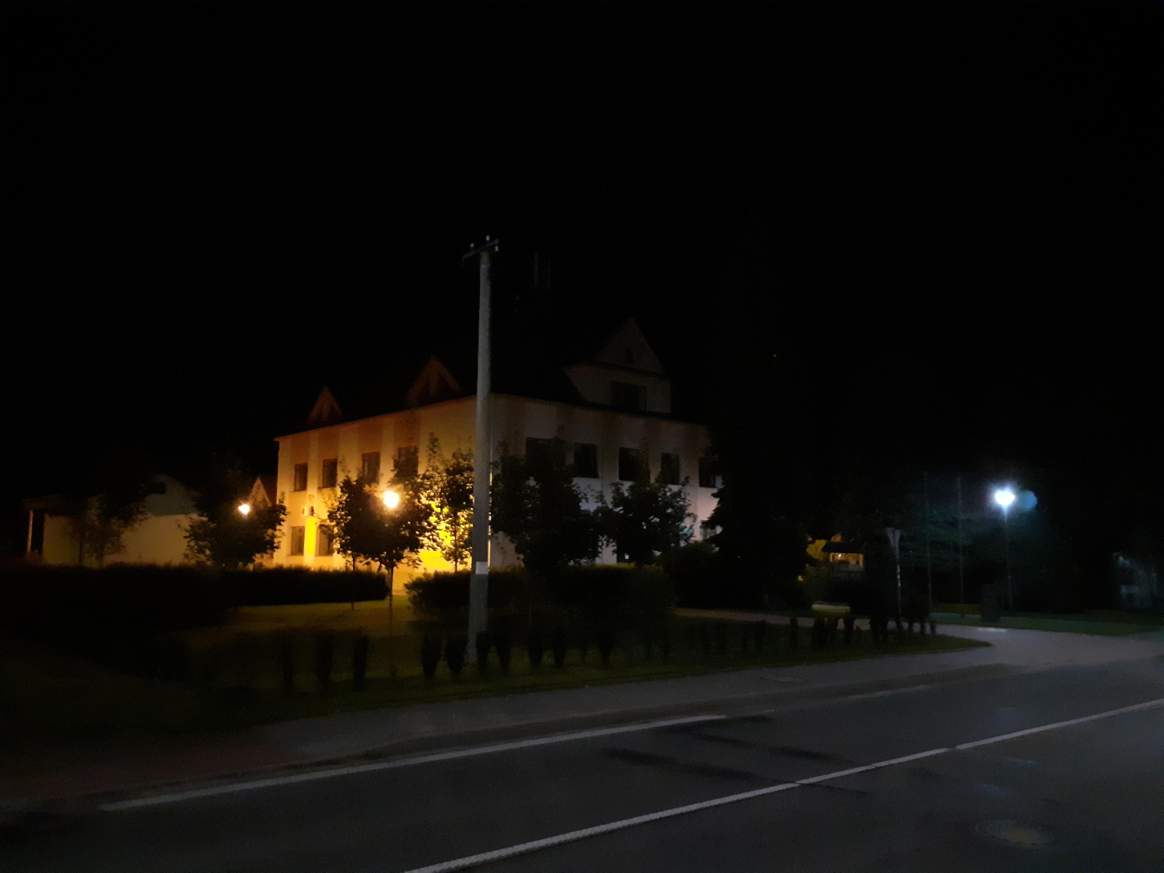Jablůnka - obecní úřad foto 2