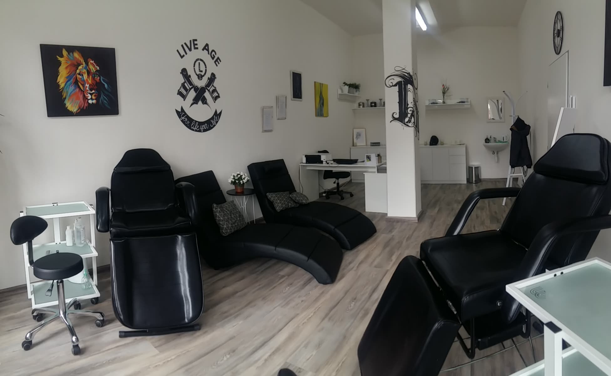 Tattoo & Piercing - LIVE AGE foto 2