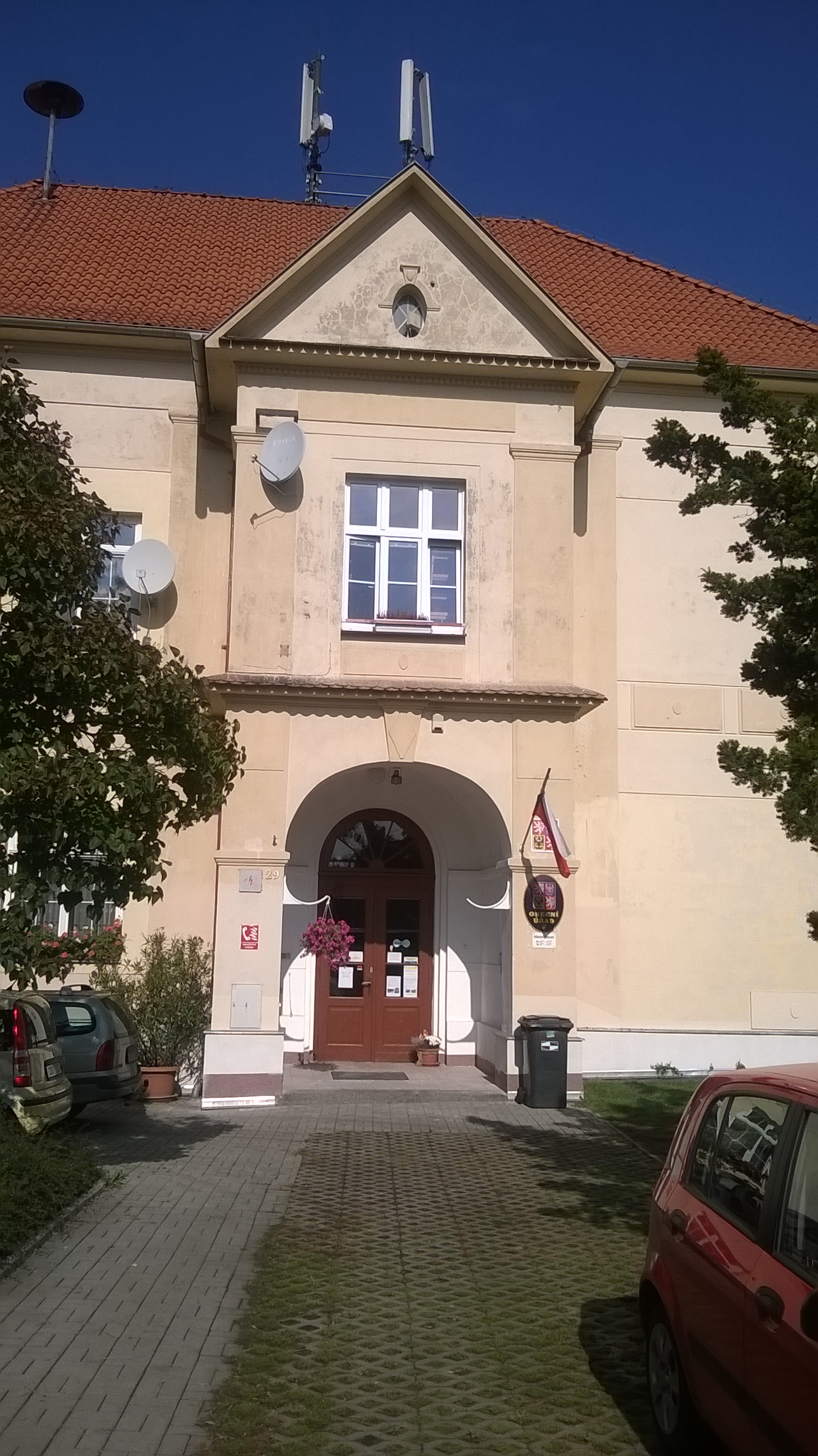 Kladruby - obecní úřad foto 2