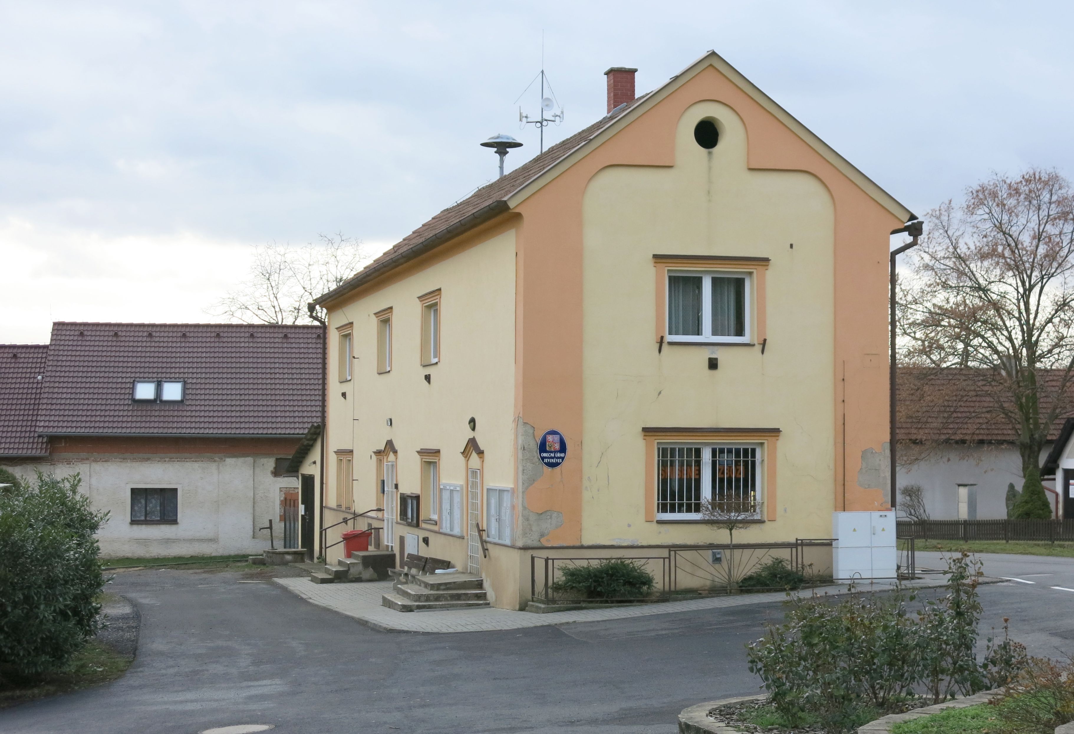 Jeviněves - obecní úřad