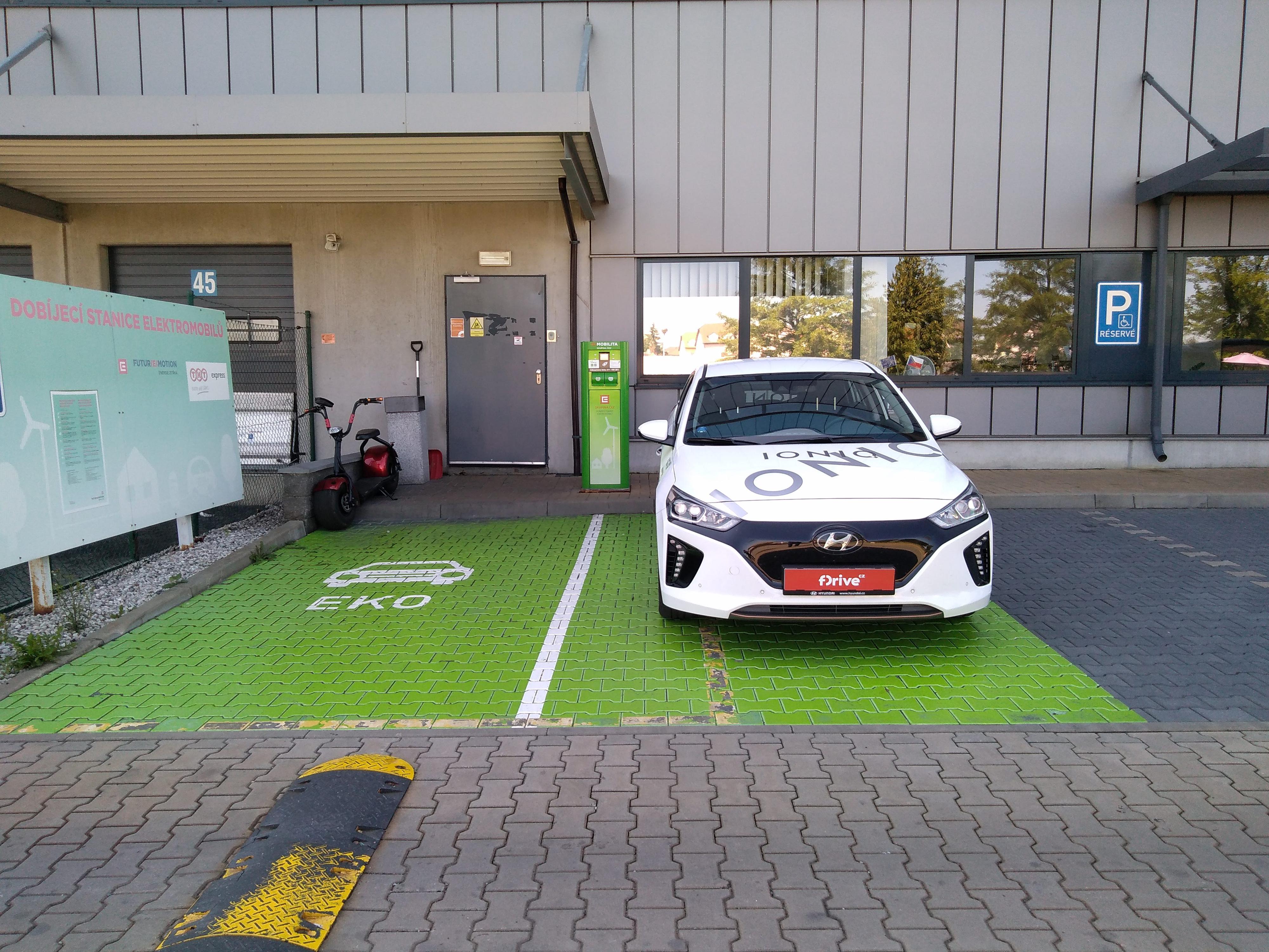 Nabíjecí stanice ČEZ foto 2